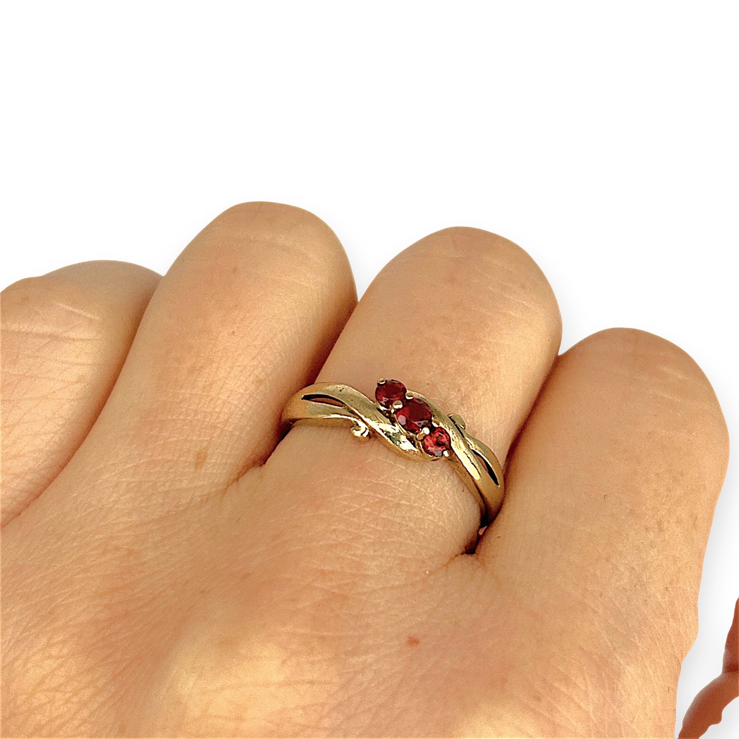 GOLD DEAL | 9ct Gold Garnet Trinity Ring – A Trio of Passion and Harmony