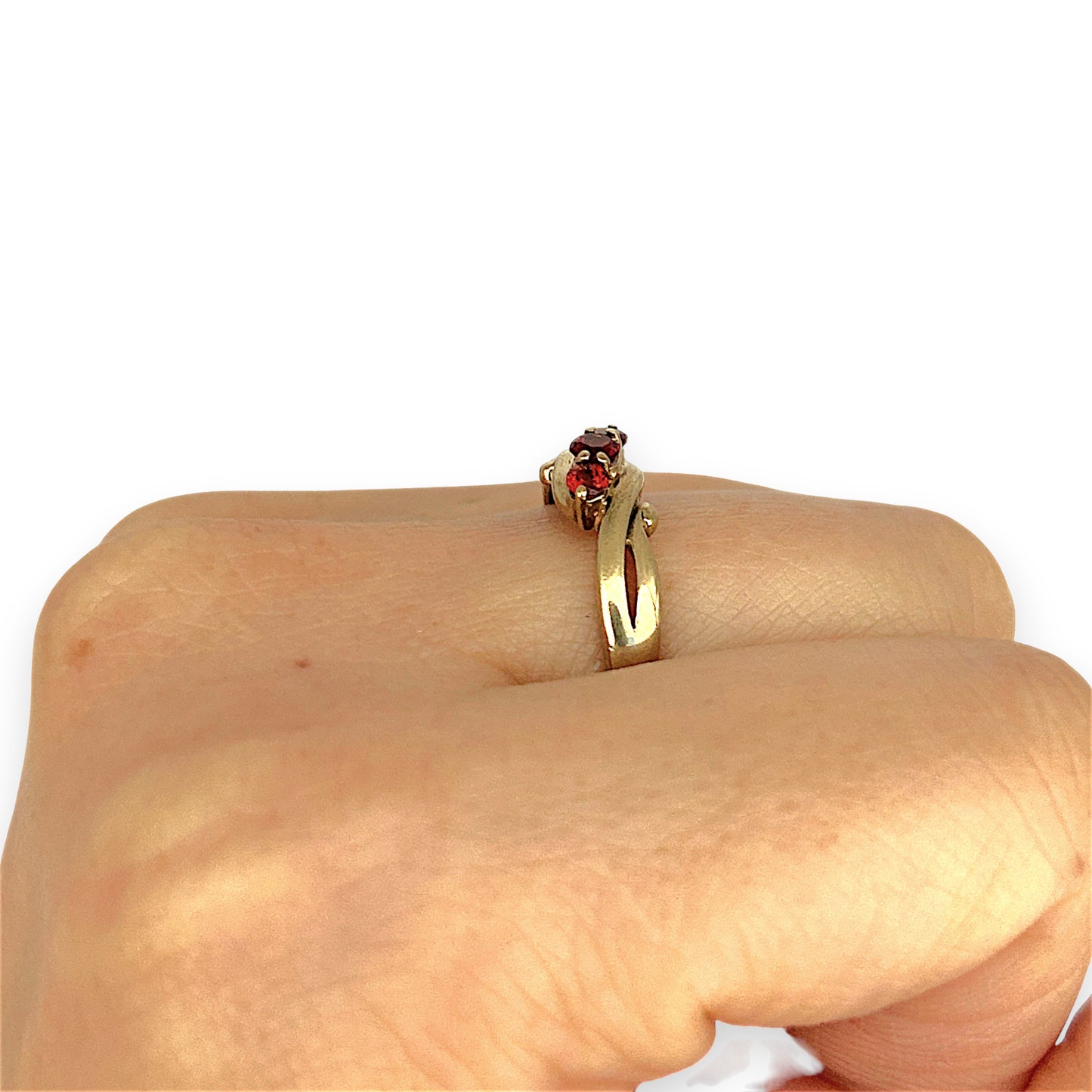 GOLD DEAL | 9ct Gold Garnet Trinity Ring – A Trio of Passion and Harmony