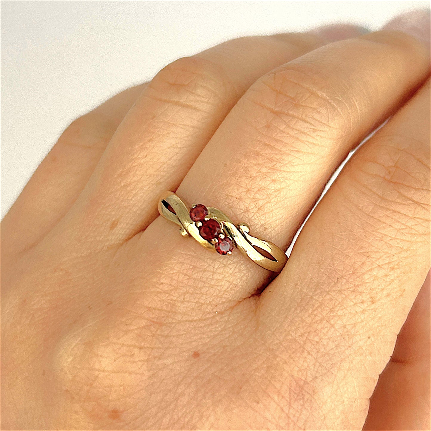 GOLD DEAL | 9ct Gold Garnet Trinity Ring – A Trio of Passion and Harmony