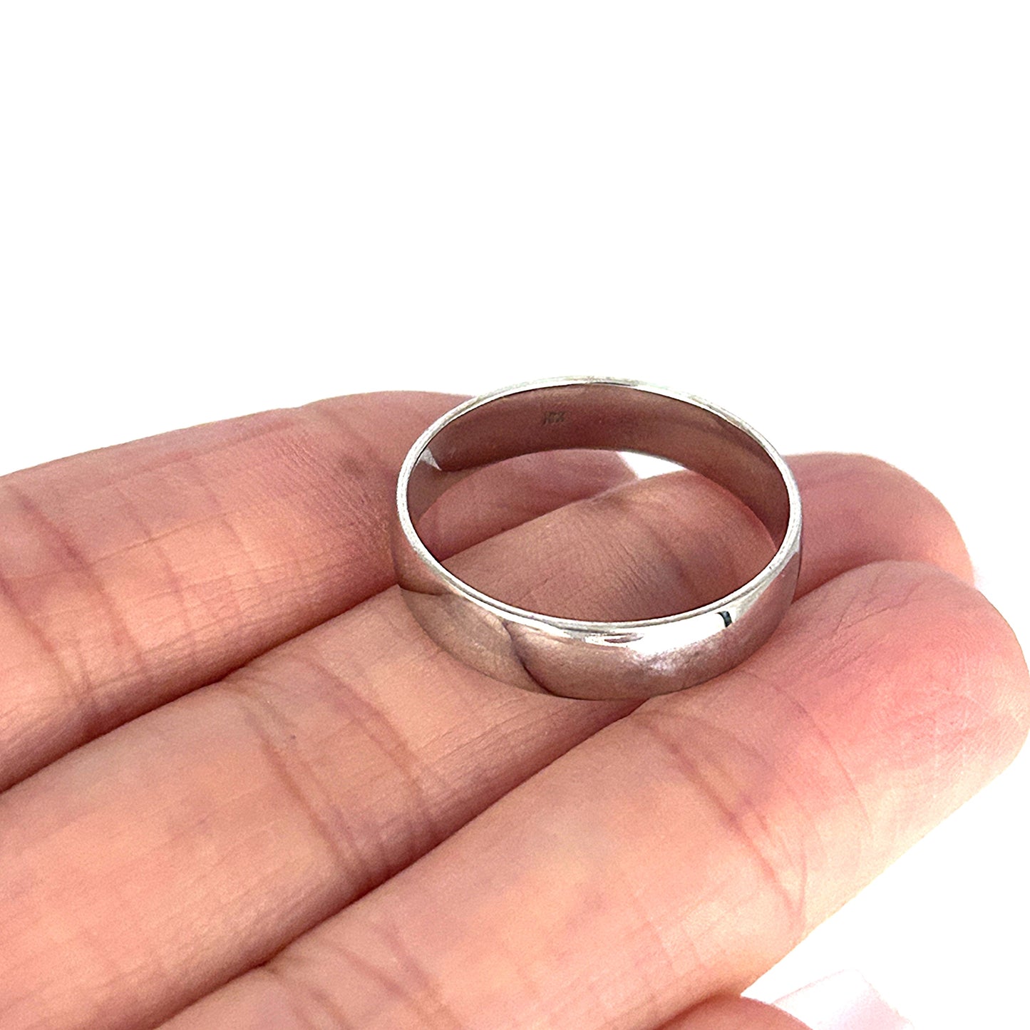 GOLD DEAL | 10ct (10K) White Gold Michael Hill Lustre Band Ring Size T