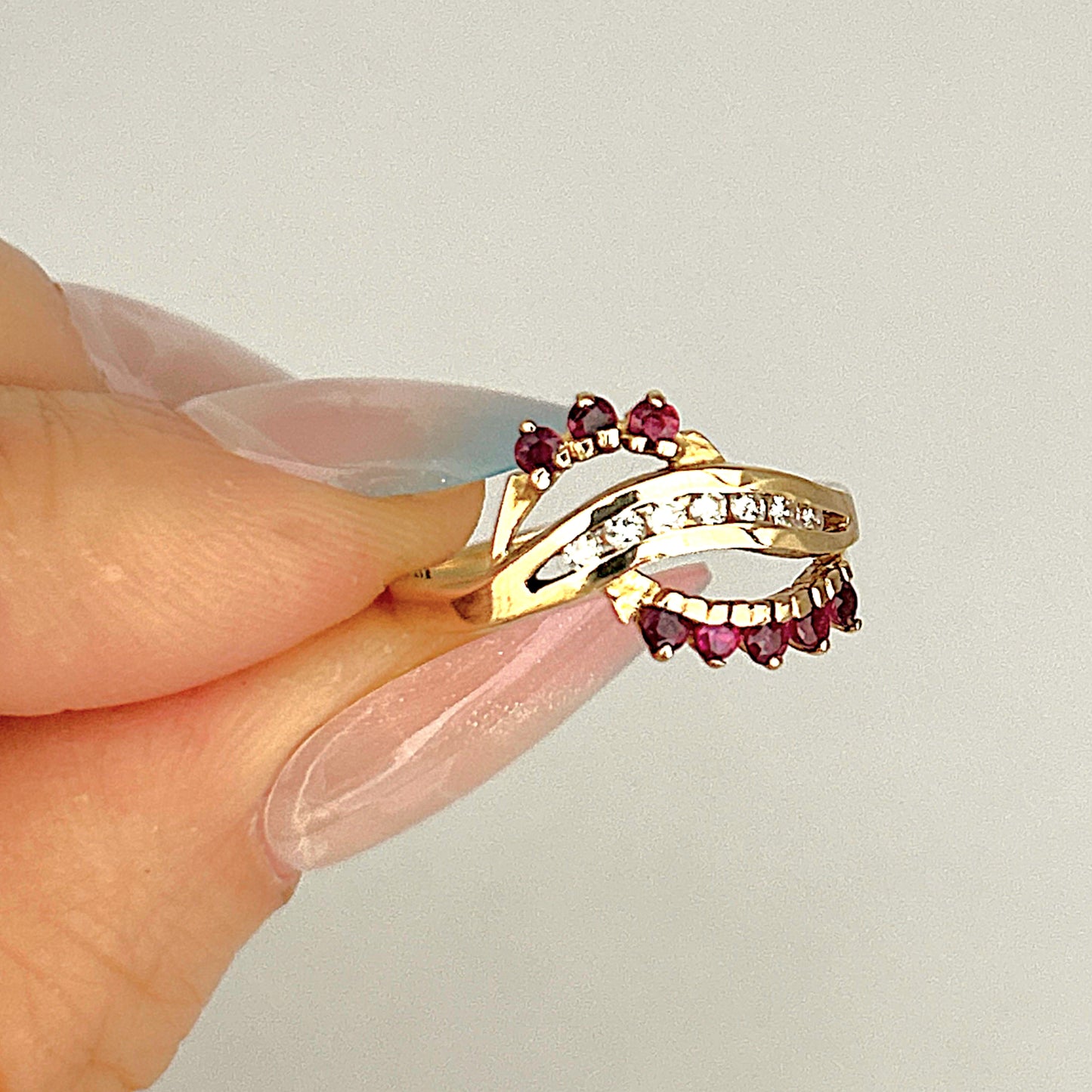 XMAS DEAL | 18kt Gold Garnet and Diamond Fan Ring – Bold Elegance in Motion