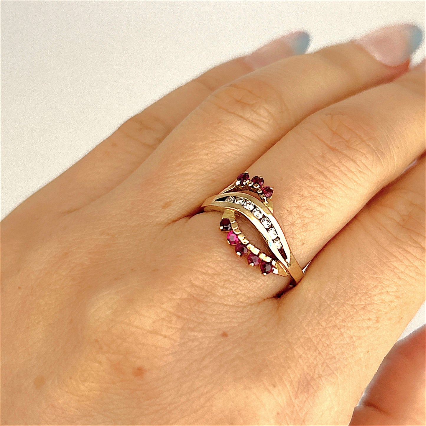 XMAS DEAL | 18kt Gold Garnet and Diamond Fan Ring – Bold Elegance in Motion
