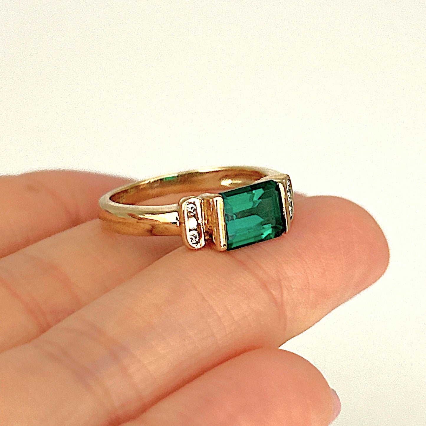GOLD DEAL | 9ct Gold Emerald Luxe Ring Valuation $1,650