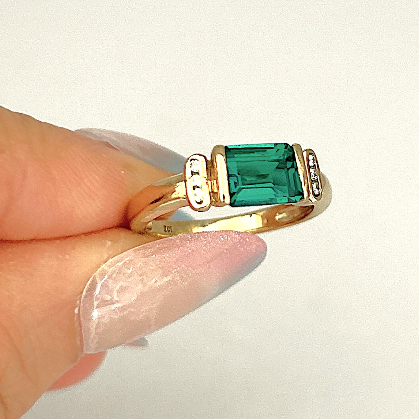 GOLD DEAL | 9ct Gold Emerald Luxe Ring Valuation $1,650