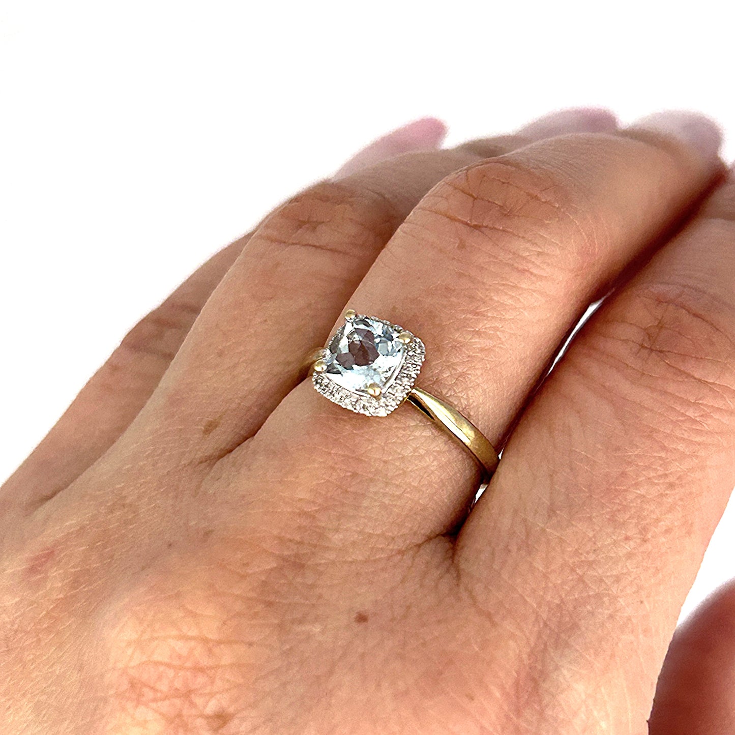 GOLD DEAL | 9ct (9K) Gold Affluent Elegance Aquamarine & Diamond Cluster Ring Valuation $1,100