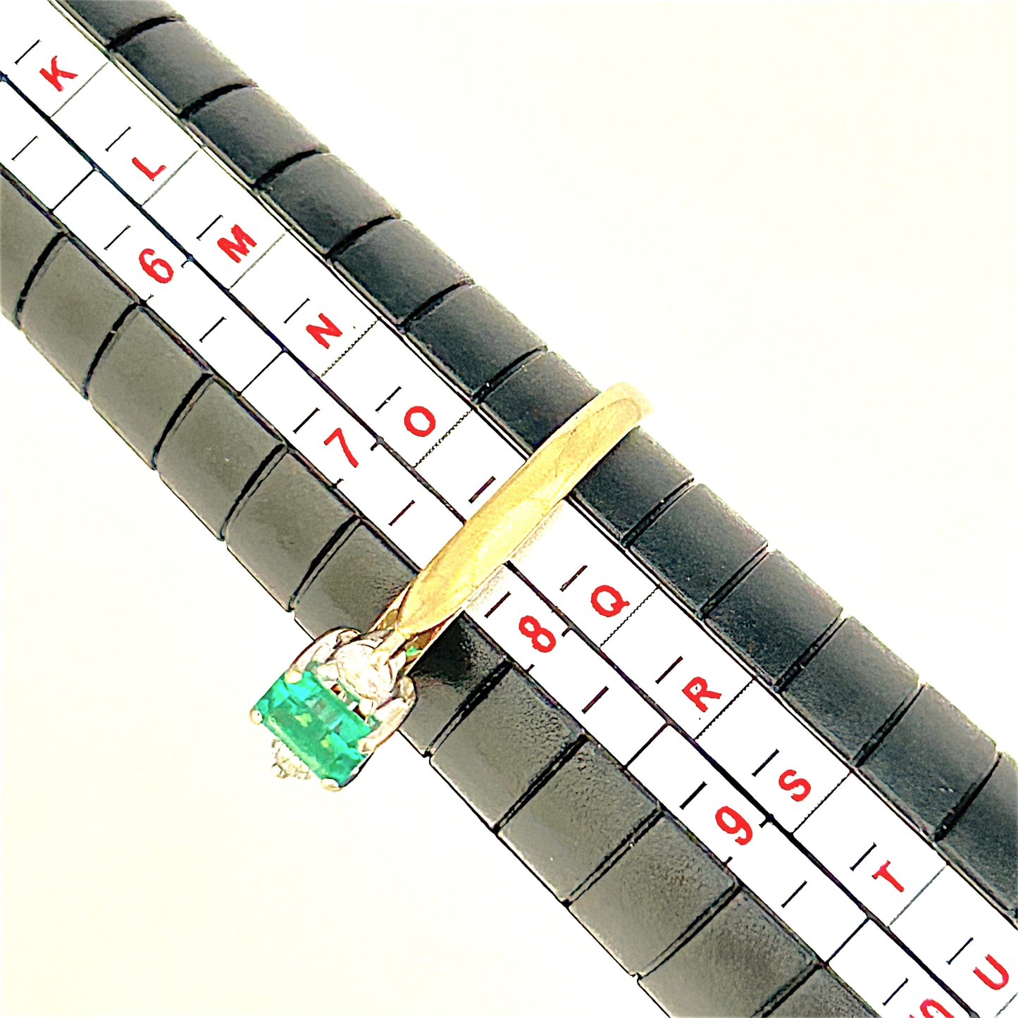 GOLD DEAL | 9ct Gold Emerald Elegance Ring Valuation $1,550