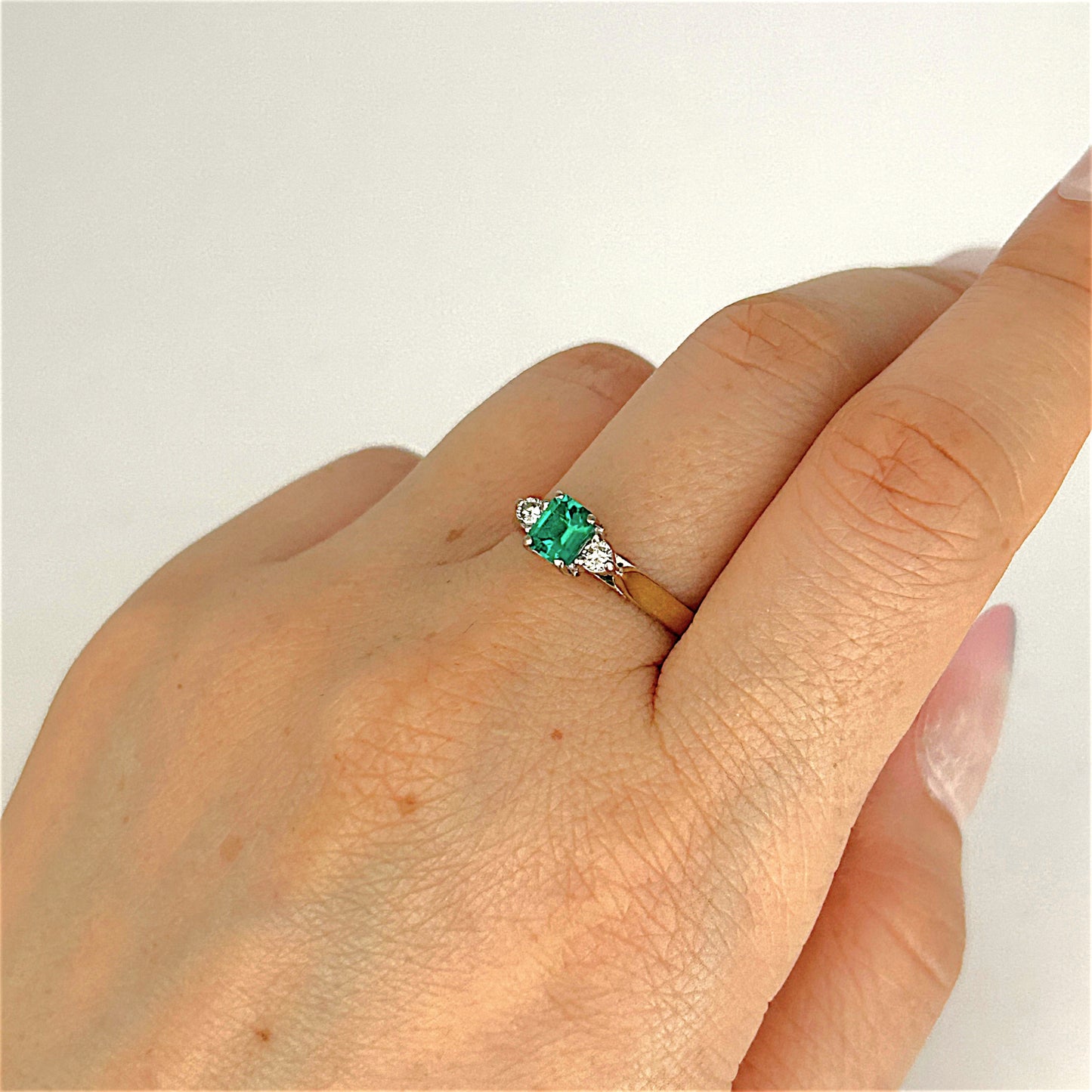 GOLD DEAL | 9ct Gold Emerald Elegance Ring Valuation $1,550
