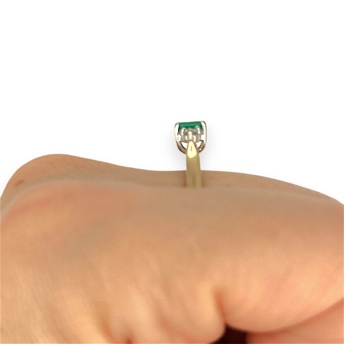 GOLD DEAL | 9ct Gold Emerald Elegance Ring Valuation $1,550