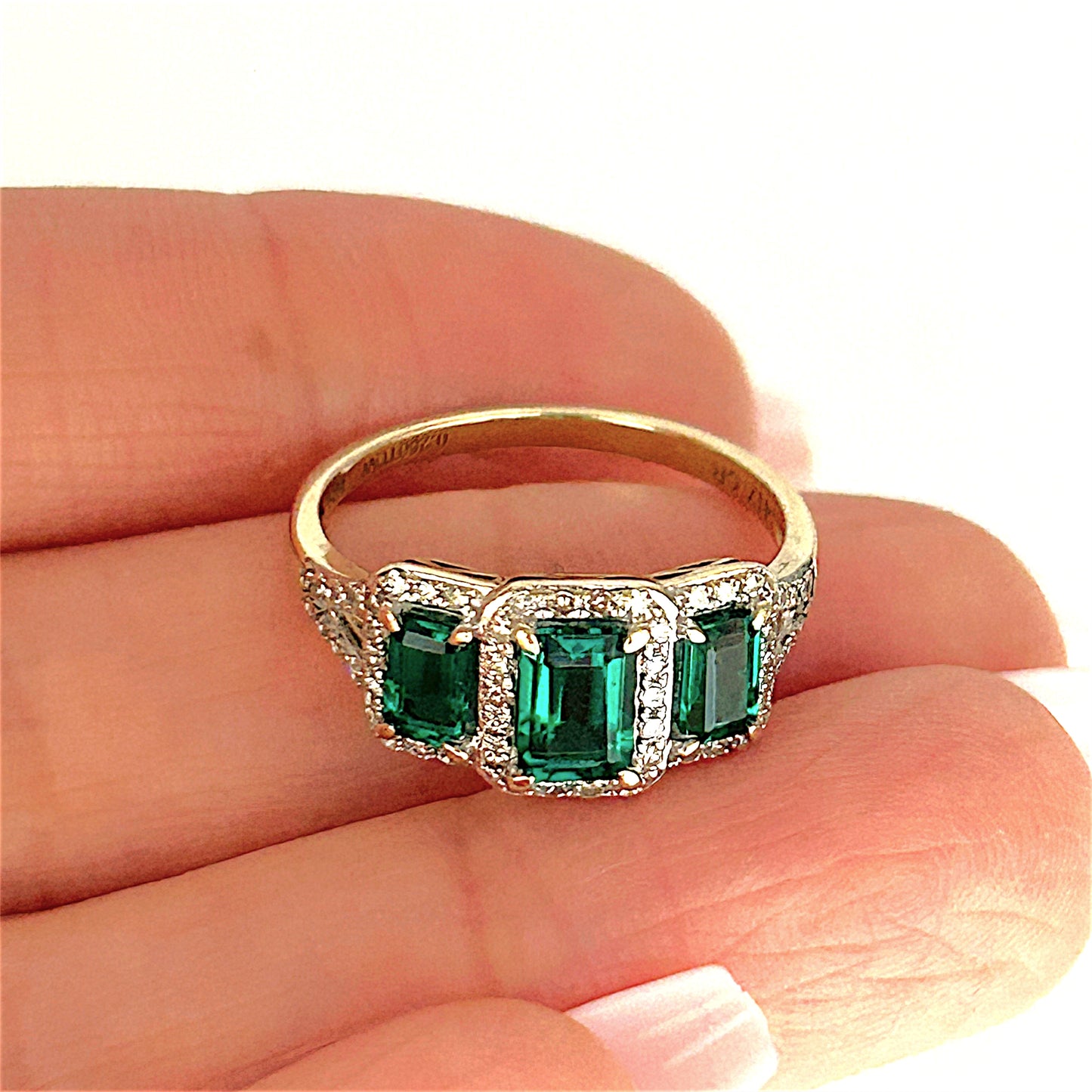 GOLD DEAL | 10ct (10K) Gold Michael Hill Emerald Radiance with Diamond Ring Valuation $1,525