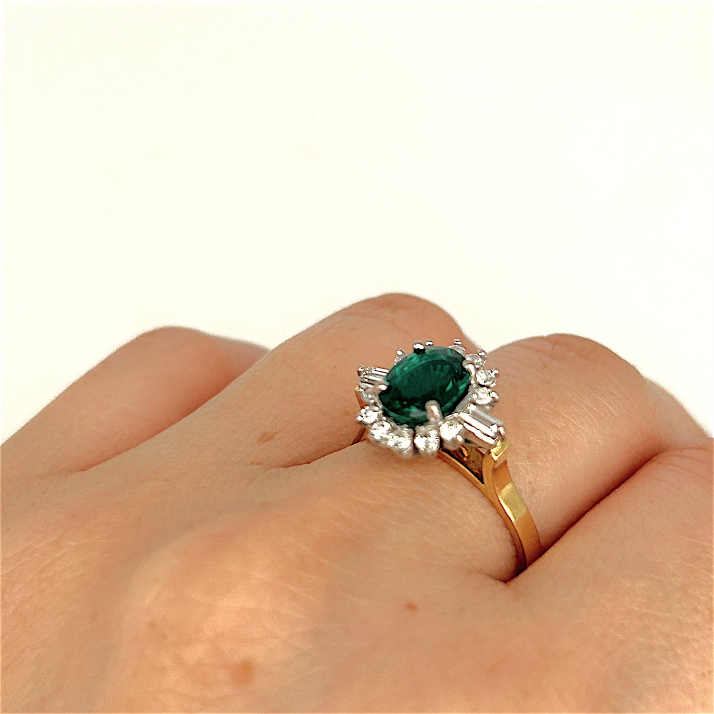XMAS DEAL | 18kt Y/W Gold Emerald Symphony Ring Valuation $4,550