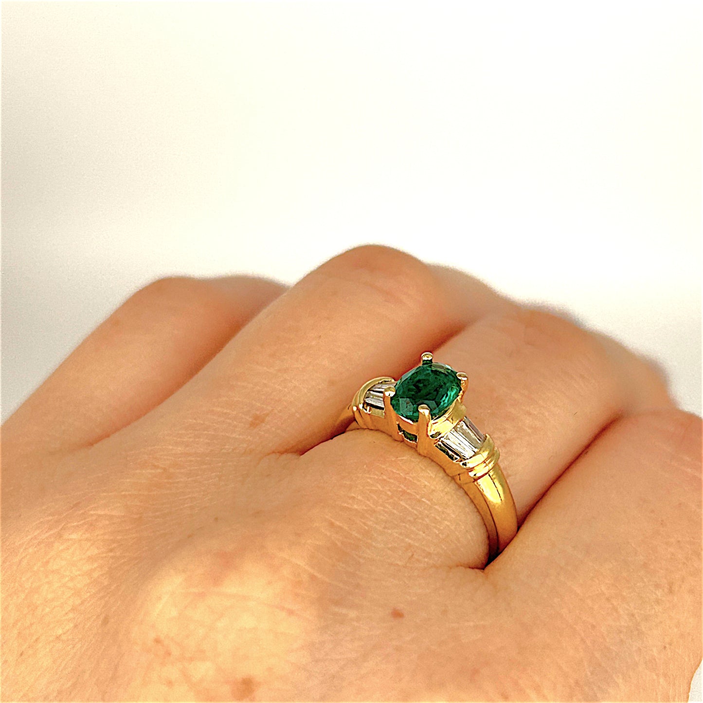 XMAS DEAL | 18kt Gold Emerald Elegance Ring Valuation $4,500