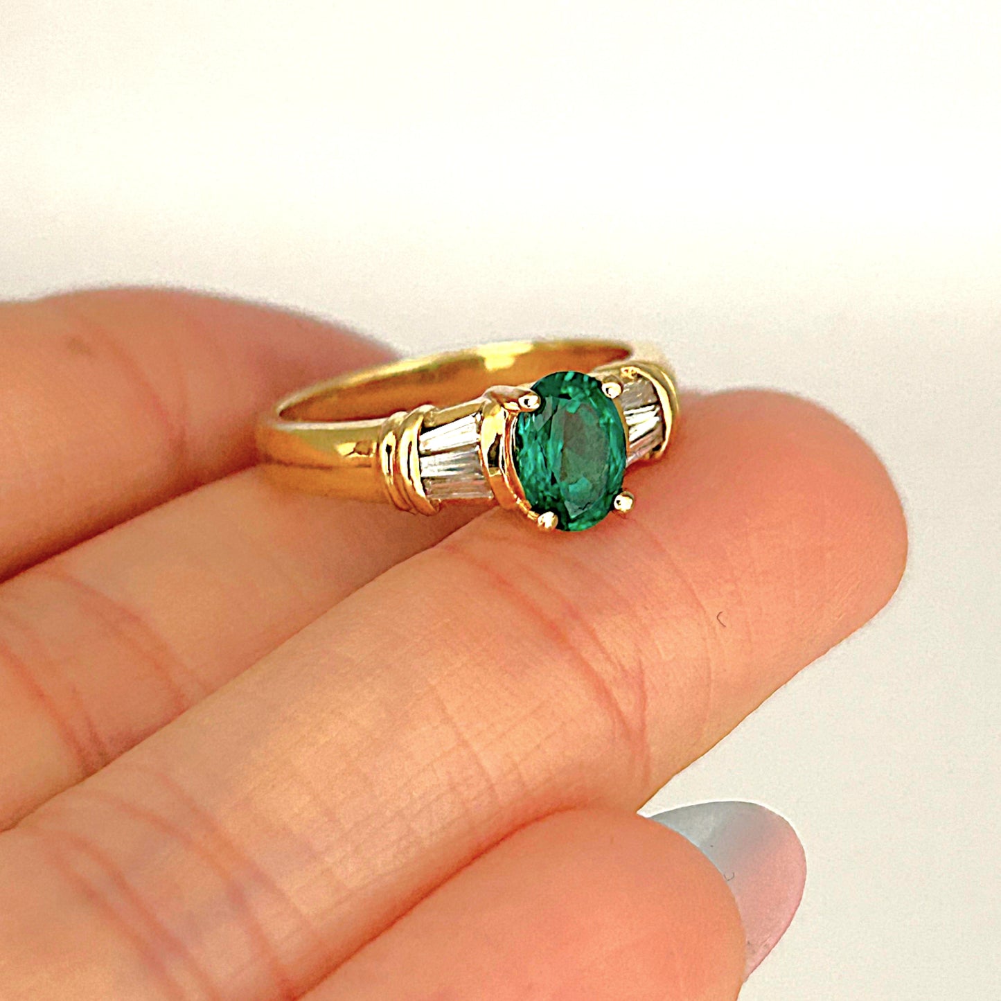 XMAS DEAL | 18kt Gold Emerald Elegance Ring Valuation $4,500