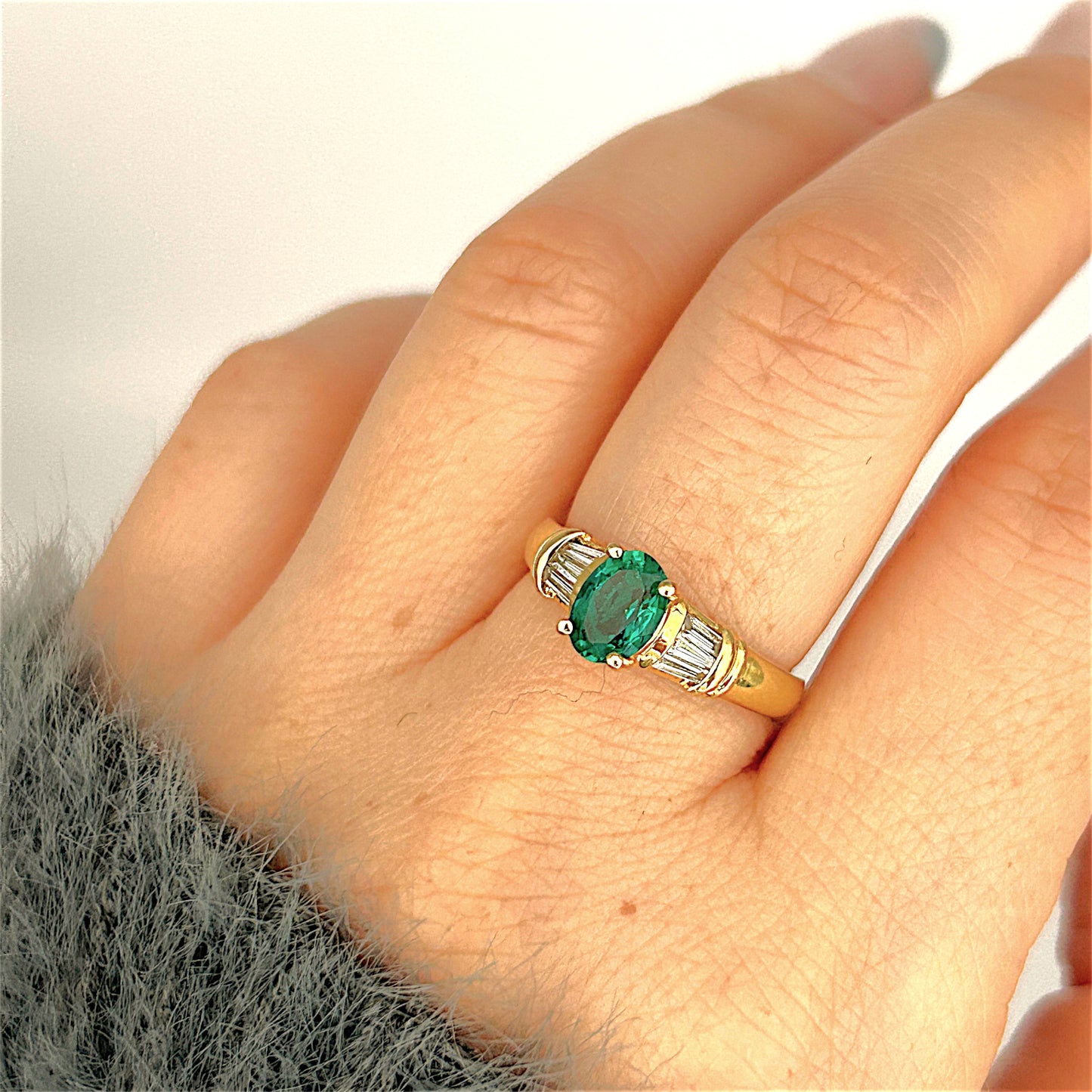 XMAS DEAL | 18kt Gold Emerald Elegance Ring Valuation $4,500