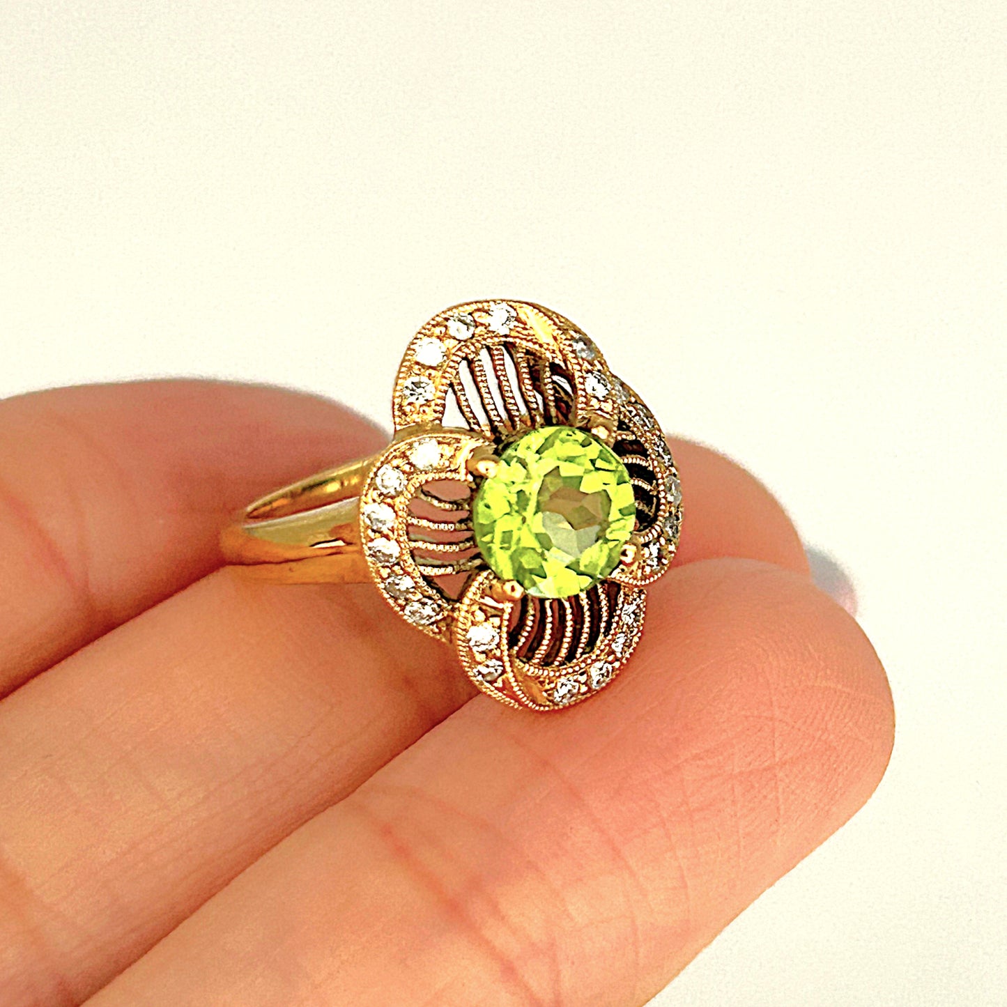 XMAS DEAL | 18kt Gold Verde Éclat Peridot & Diamond Filigree Ring Valuation $4,400
