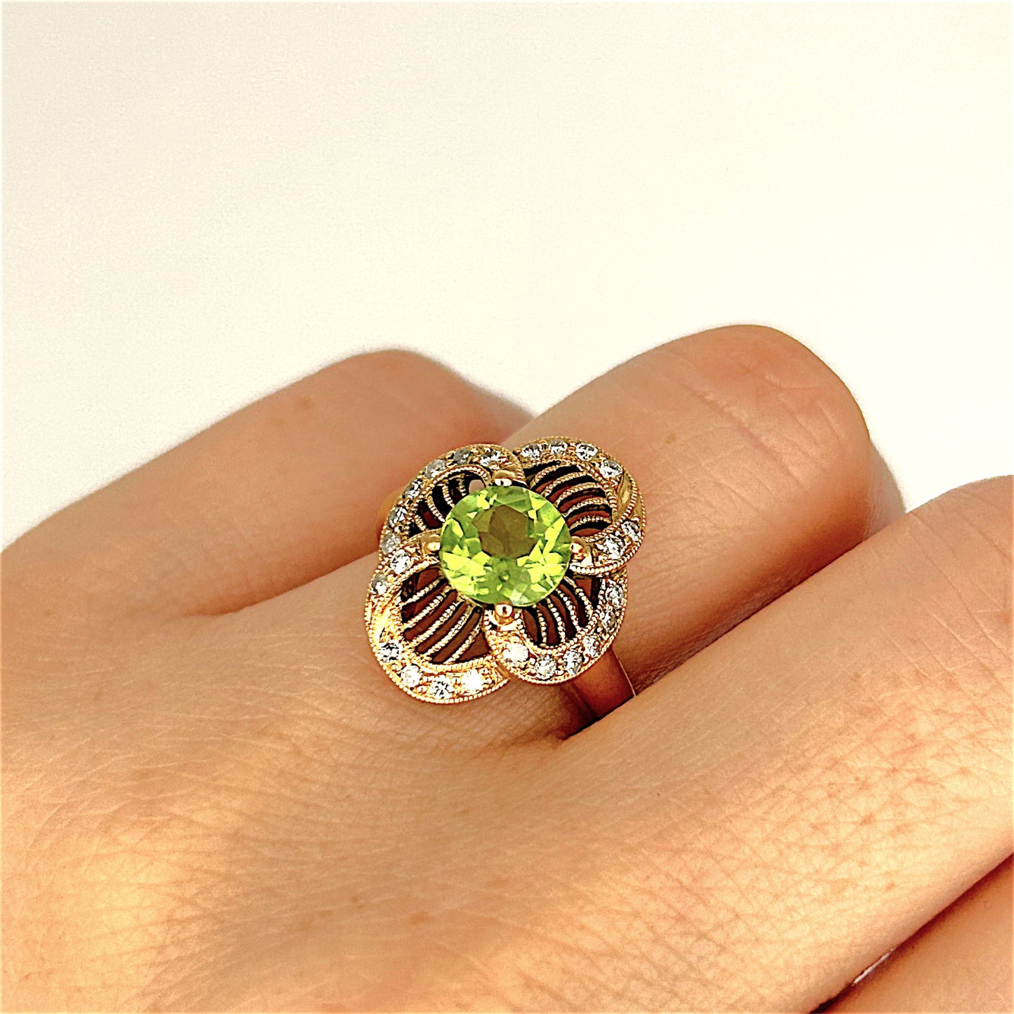 XMAS DEAL | 18kt Gold Verde Éclat Peridot & Diamond Filigree Ring Valuation $4,400