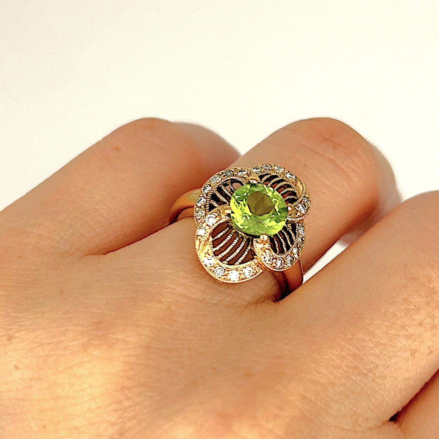 XMAS DEAL | 18kt Gold Verde Éclat Peridot & Diamond Filigree Ring Valuation $4,400