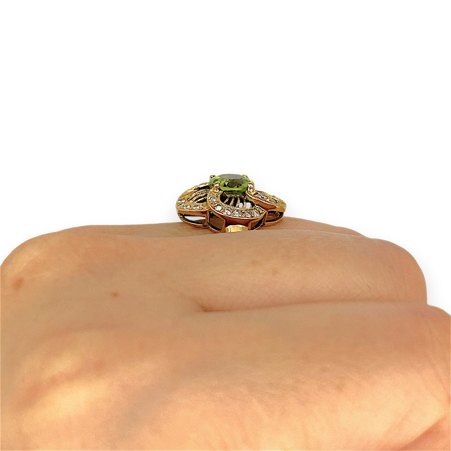XMAS DEAL | 18kt Gold Verde Éclat Peridot & Diamond Filigree Ring Valuation $4,400