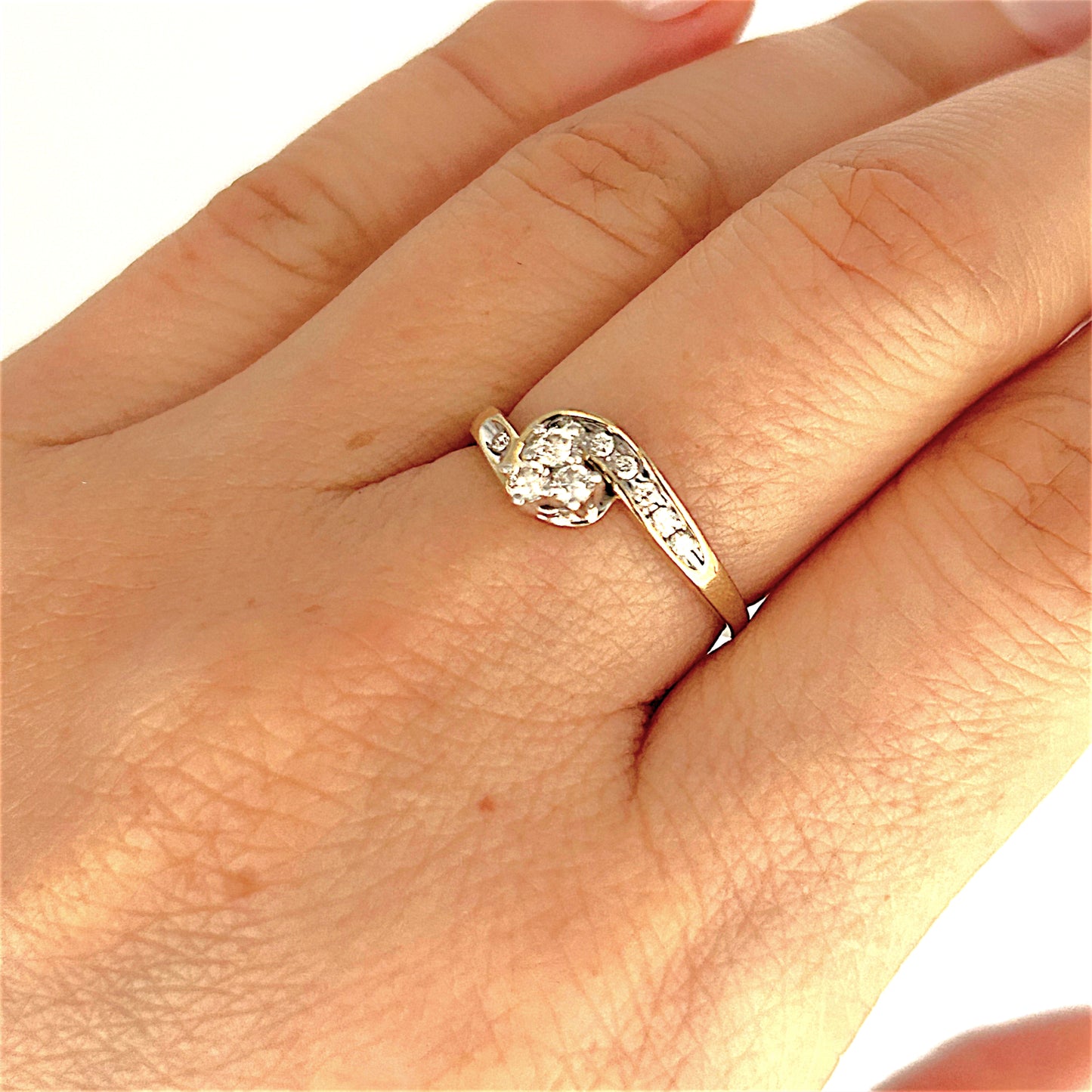 GOLD DEAL | 9ct Gold Swirl Cluster Diamond Ring Size M