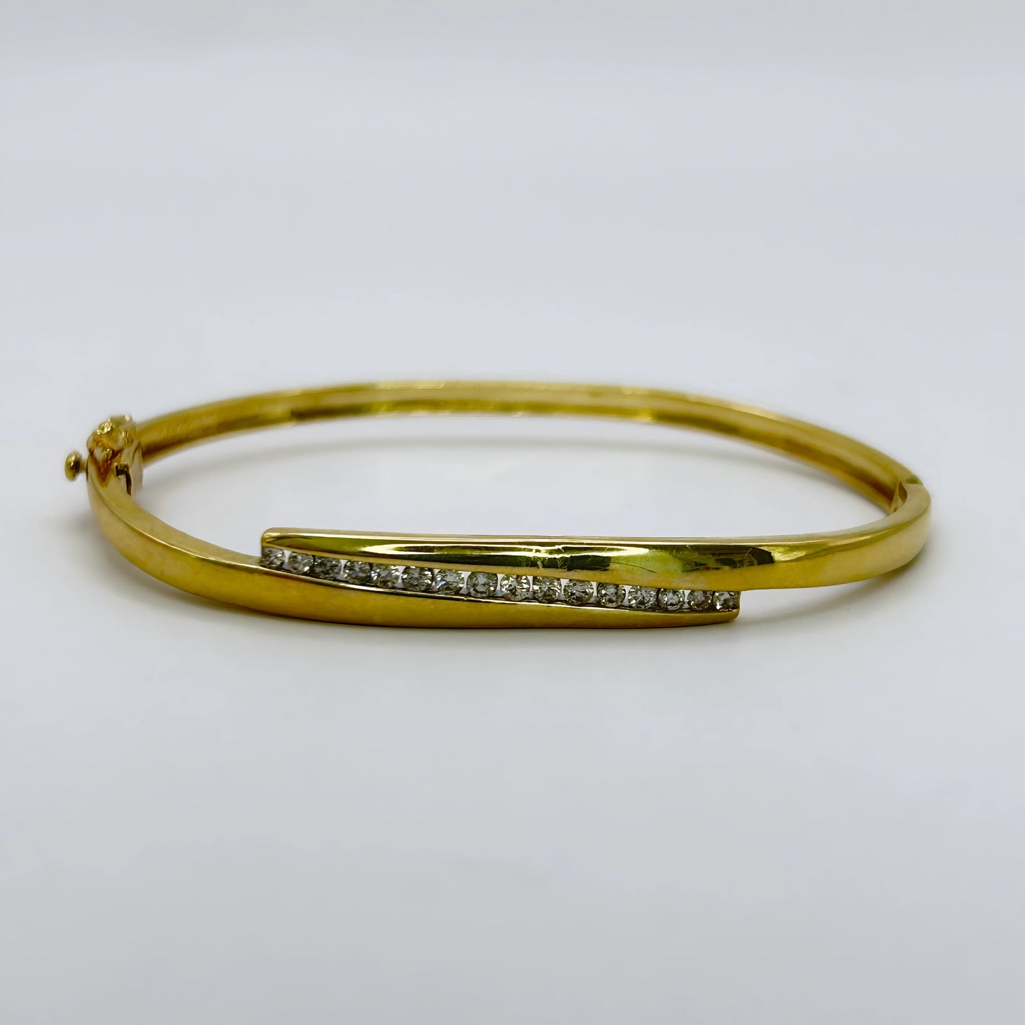 NZGD | 9ct Gold Timeless Gleam Bangle