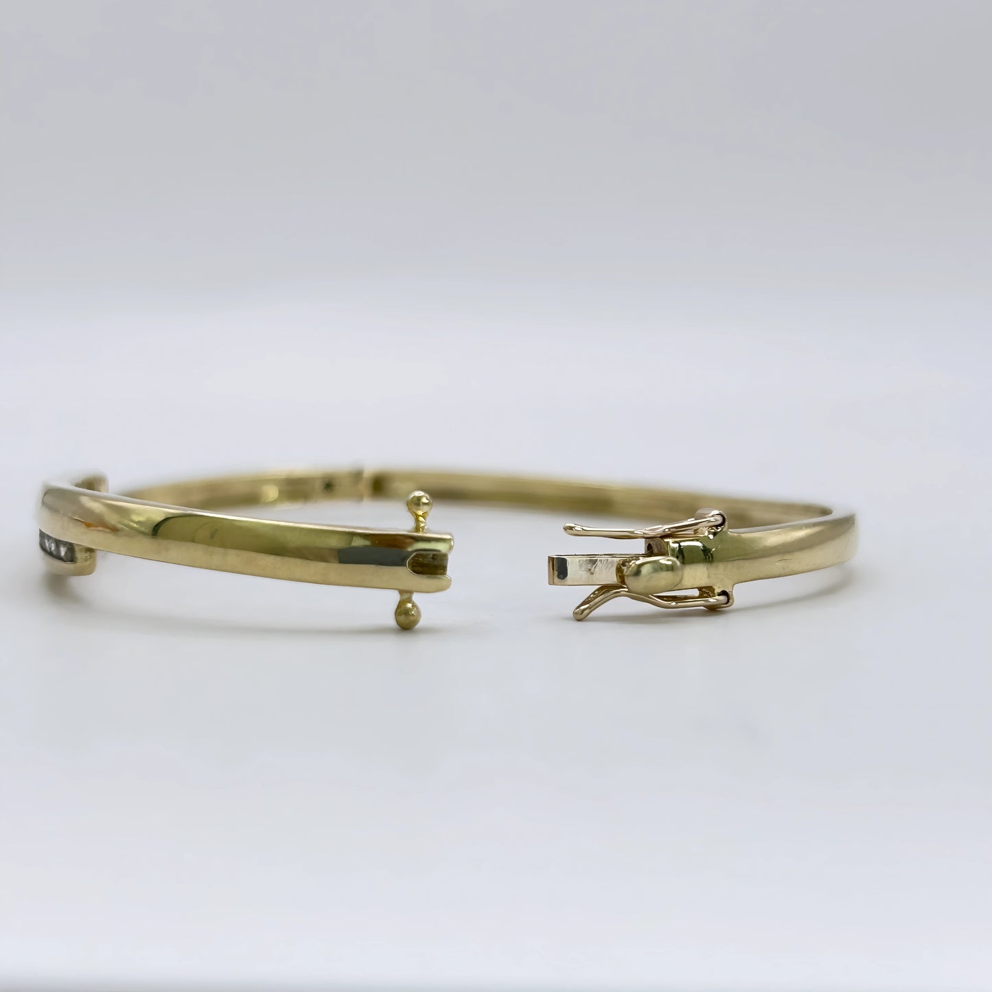 NZGD | 9ct Gold Timeless Gleam Bangle