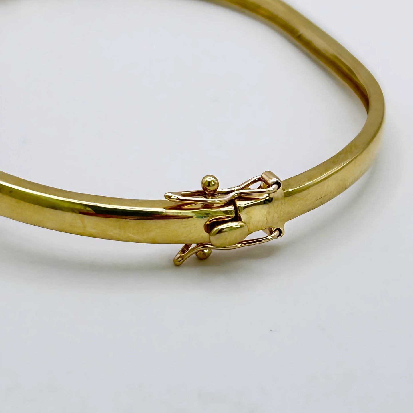 NZGD | 9ct Gold Timeless Gleam Bangle