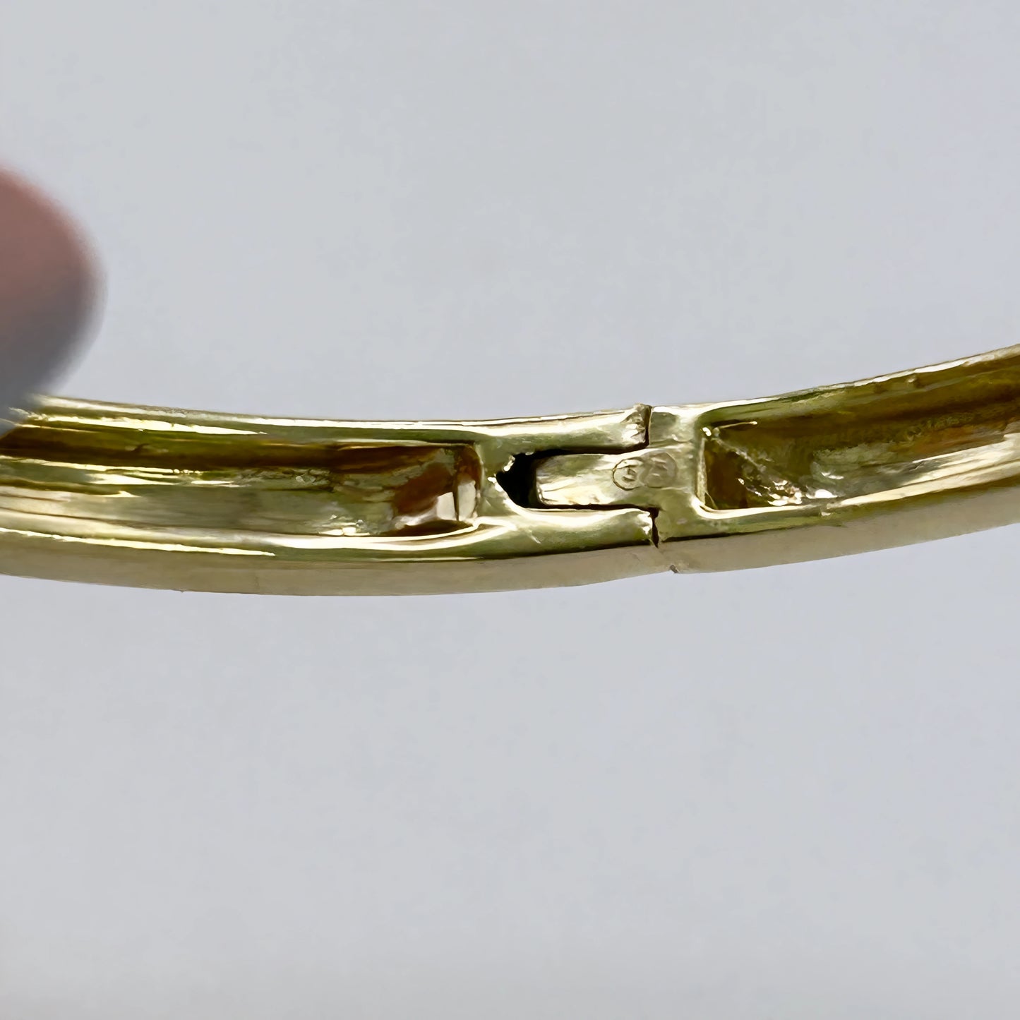 NZGD | 9ct Gold Timeless Gleam Bangle