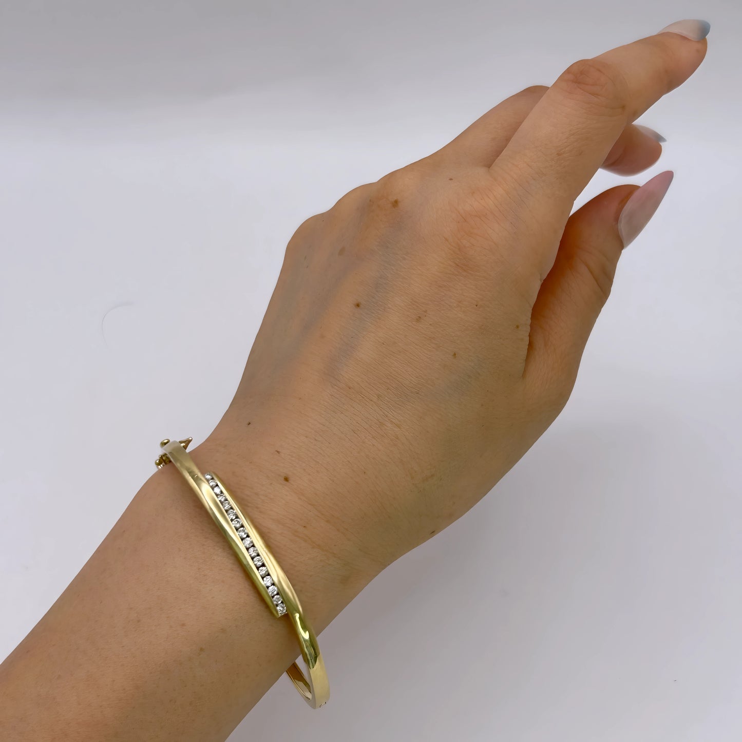 NZGD | 9ct Gold Timeless Gleam Bangle