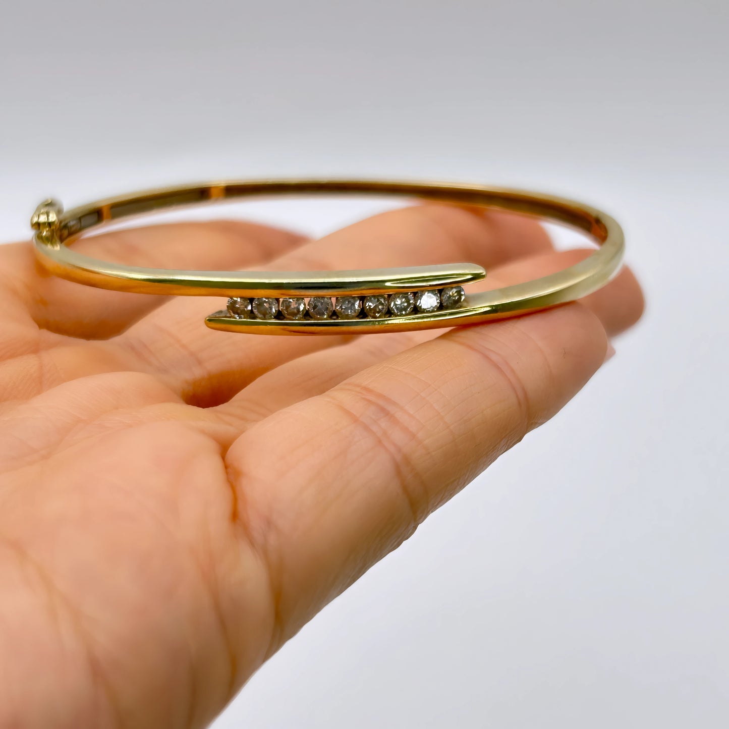 NZGD | 9ct Gold Michael Hill Eternal Crossover Bangle