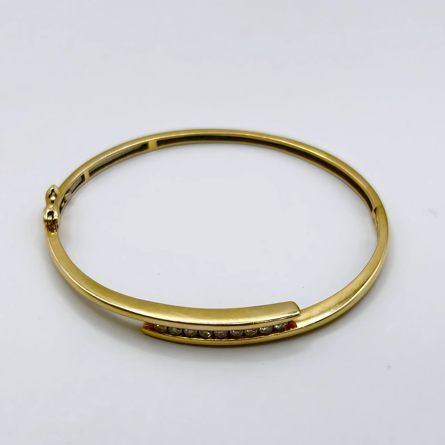 NZGD | 9ct Gold Michael Hill Eternal Crossover Bangle