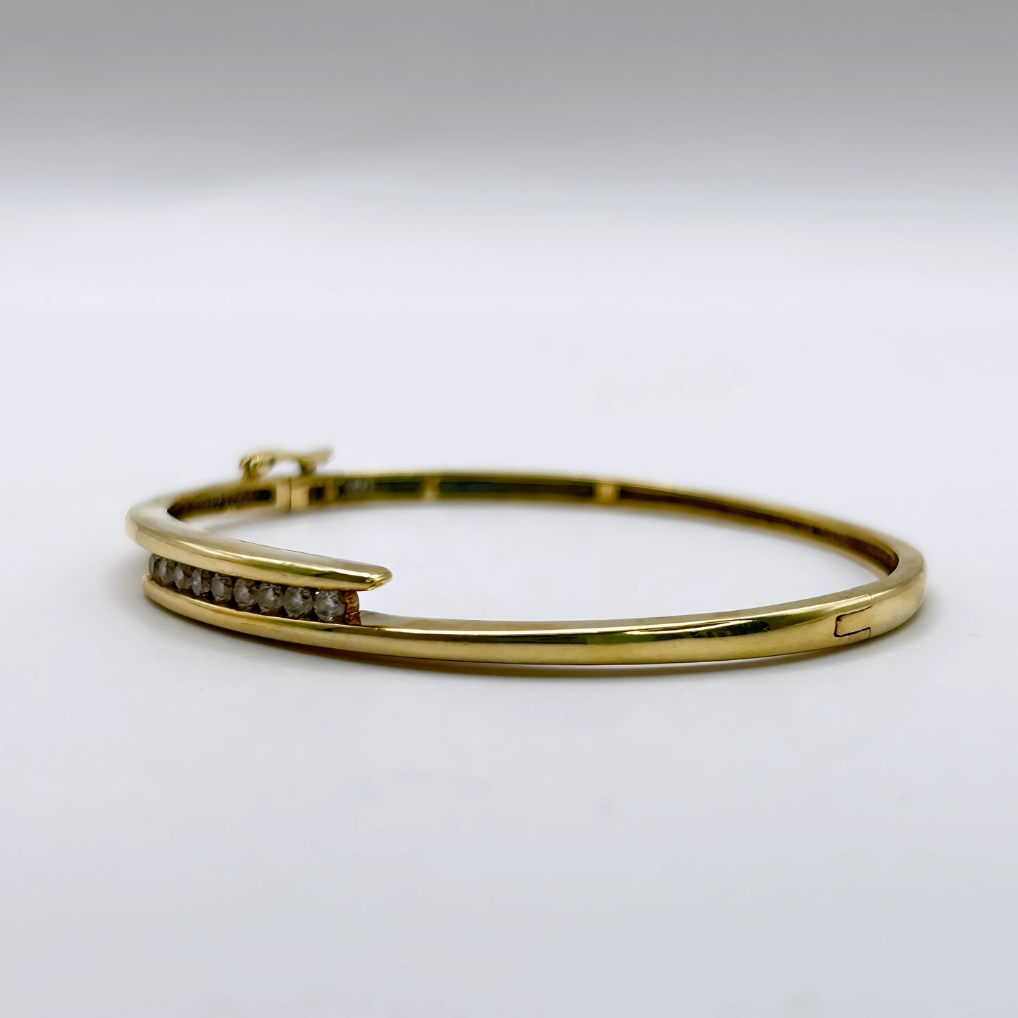 NZGD | 9ct Gold Michael Hill Eternal Crossover Bangle