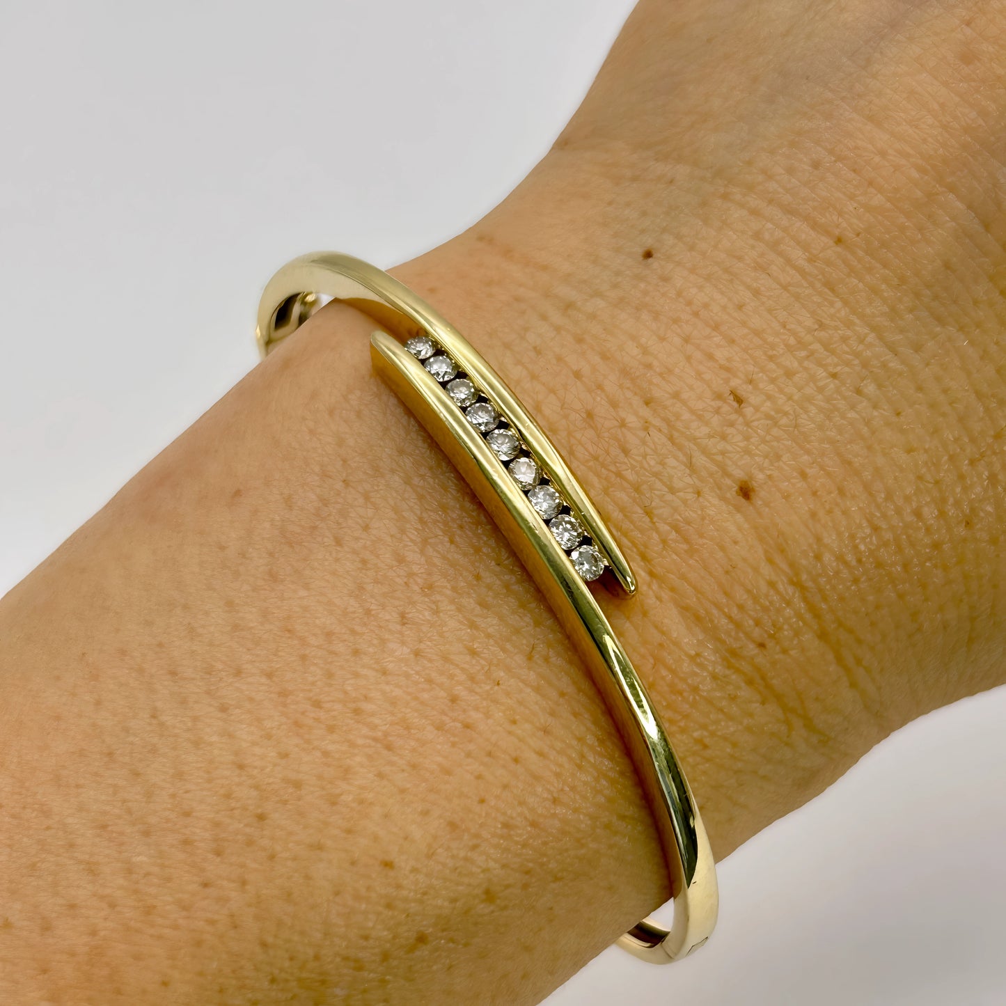 NZGD | 9ct Gold Michael Hill Eternal Crossover Bangle