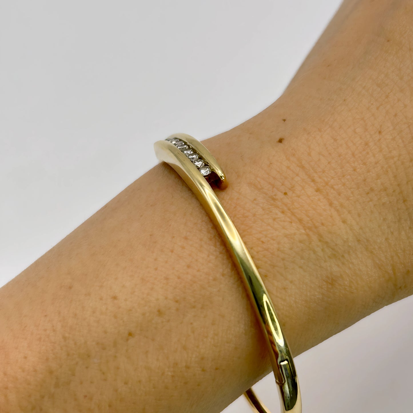 NZGD | 9ct Gold Michael Hill Eternal Crossover Bangle