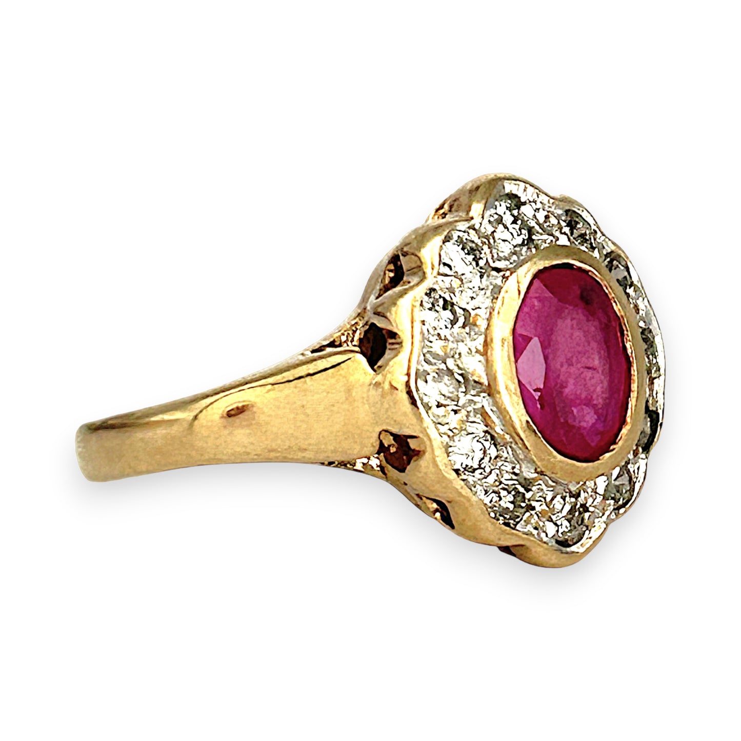 GOLD DEAL | 9ct Gold Refurbished Crimson Halo Ring Valuation: $2,950