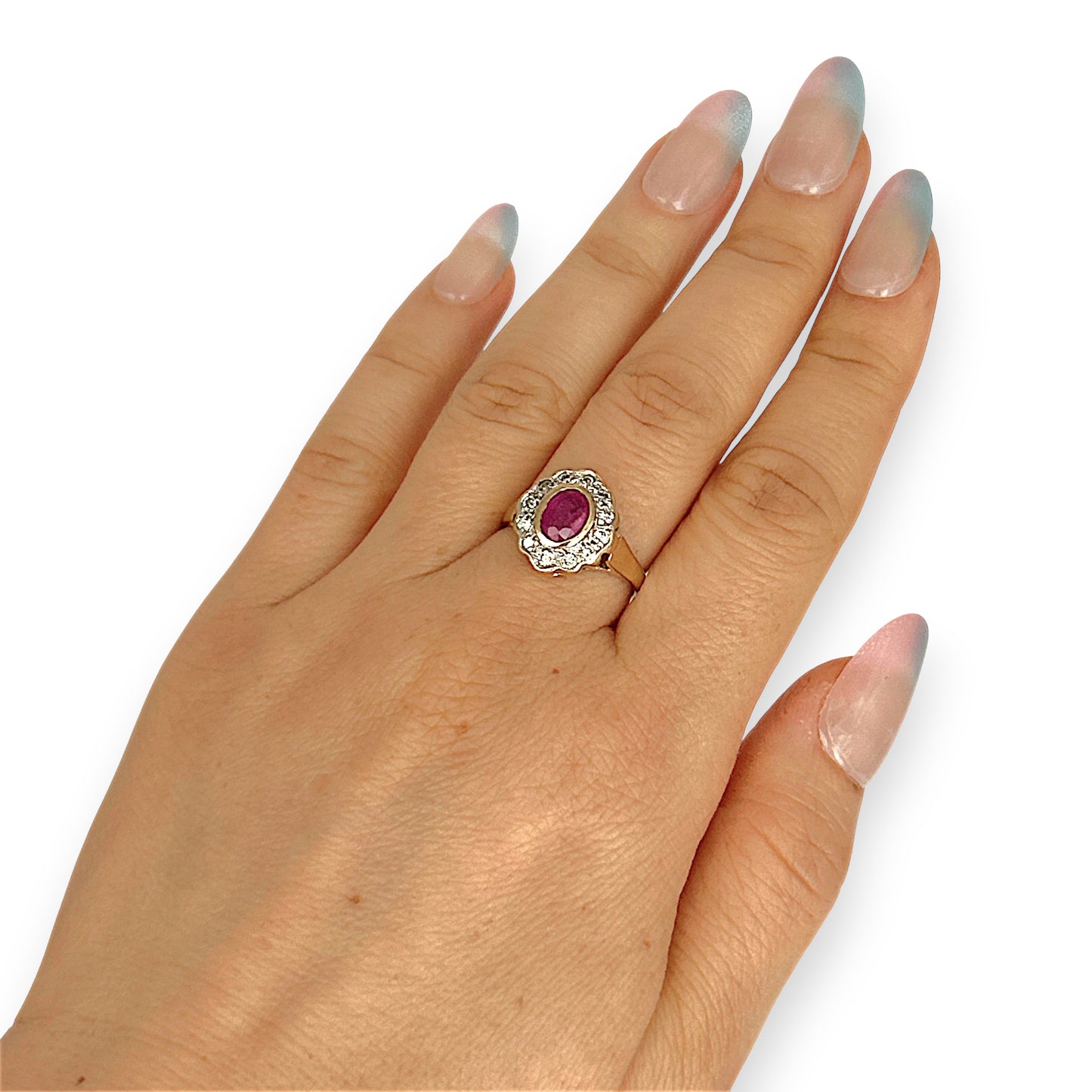 GOLD DEAL | 9ct Gold Refurbished Crimson Halo Ring Valuation: $2,950