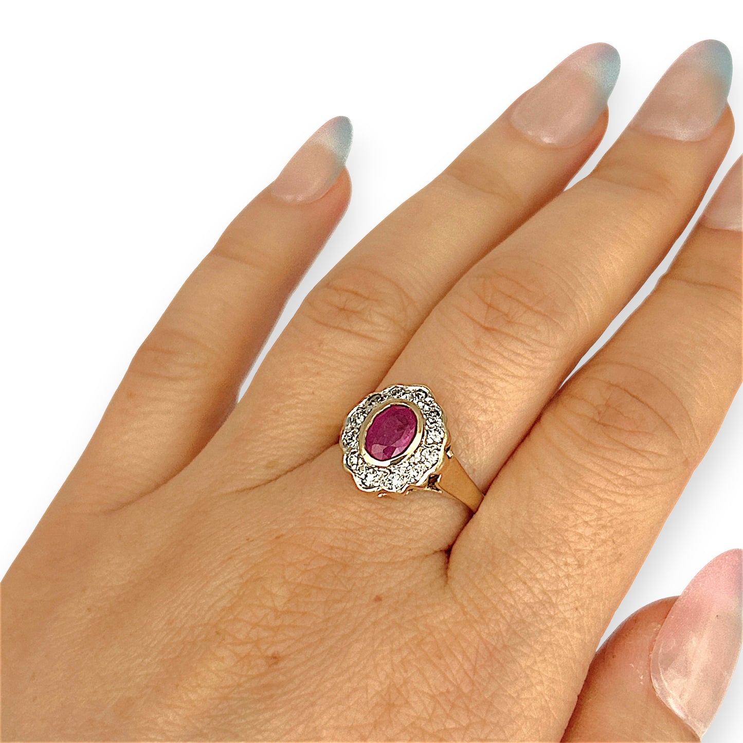 GOLD DEAL | 9ct Gold Refurbished Crimson Halo Ring Valuation: $2,950