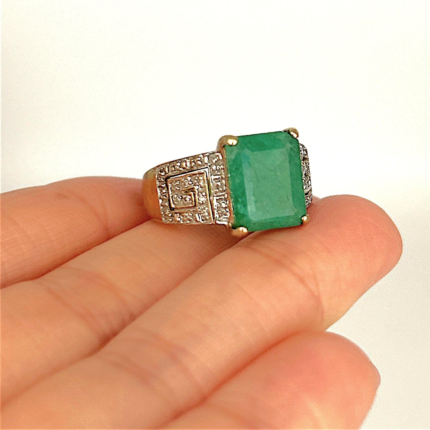 GOLD DEAL | 9ct Gold Emerald Majesty Ring Valuation $2,500