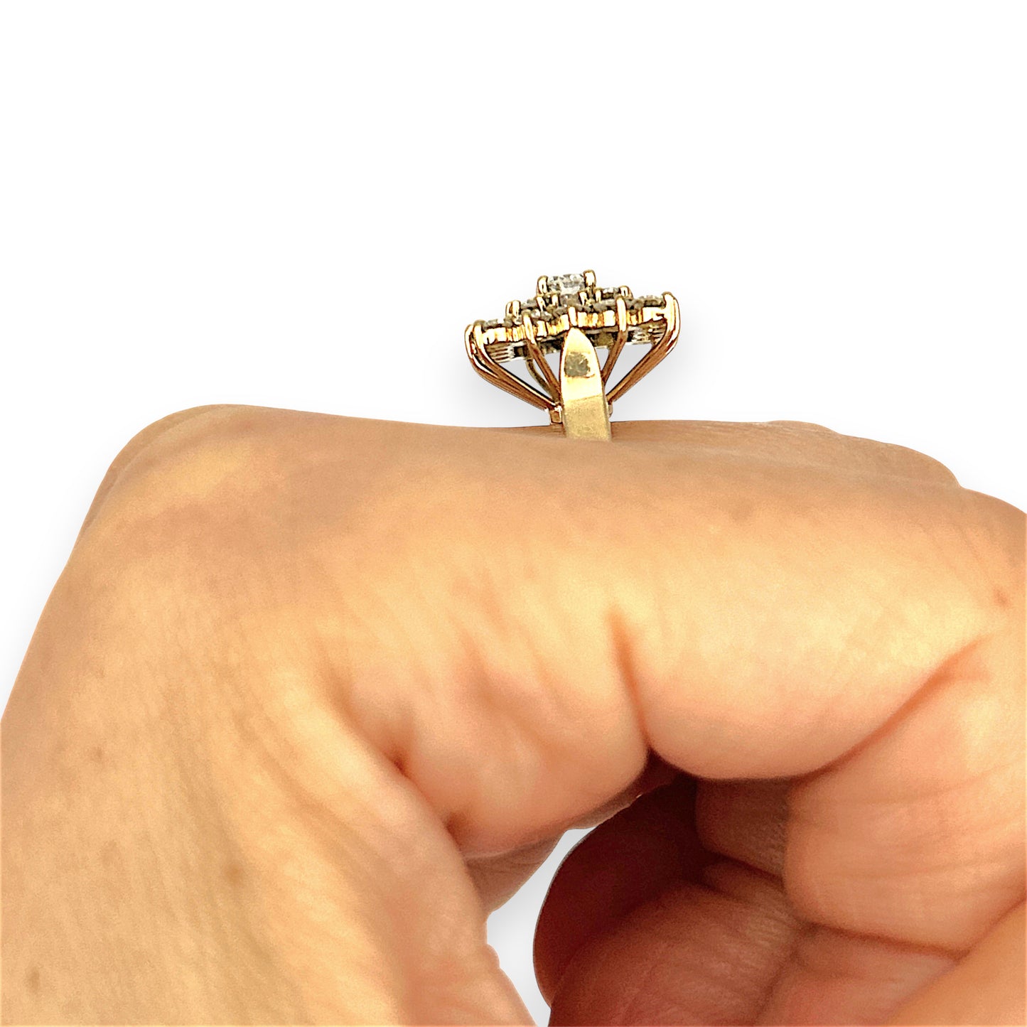 XMAS DEAL | 18kt Gold Lumière Cluster Ring Valuation $10,850