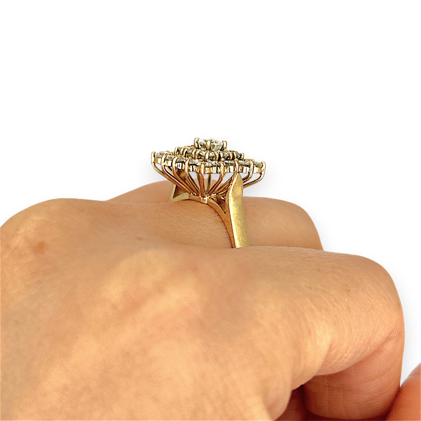 XMAS DEAL | 18kt Gold Lumière Cluster Ring Valuation $10,850