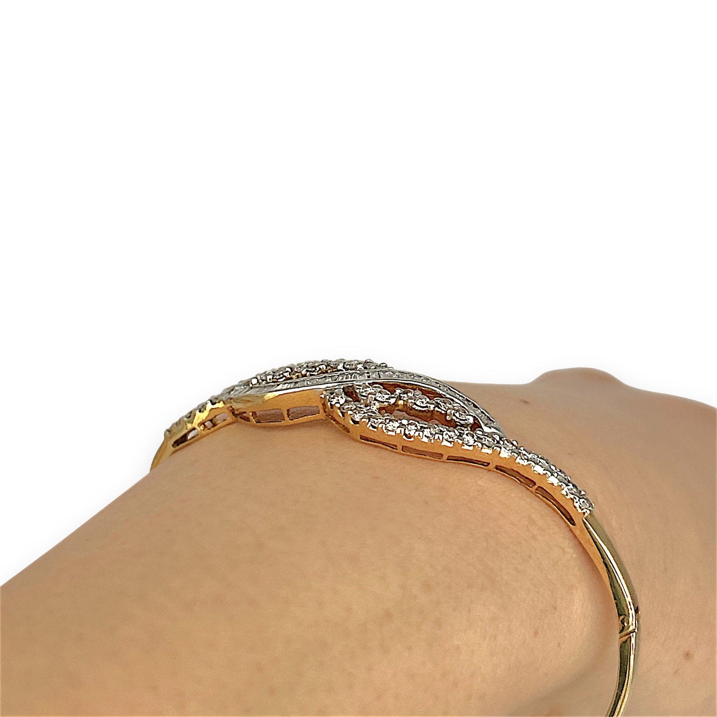 XMAS DEAL | 18kt Gold Diamond Infinity Bangle Valuation $9,500 TDW1.27ct.