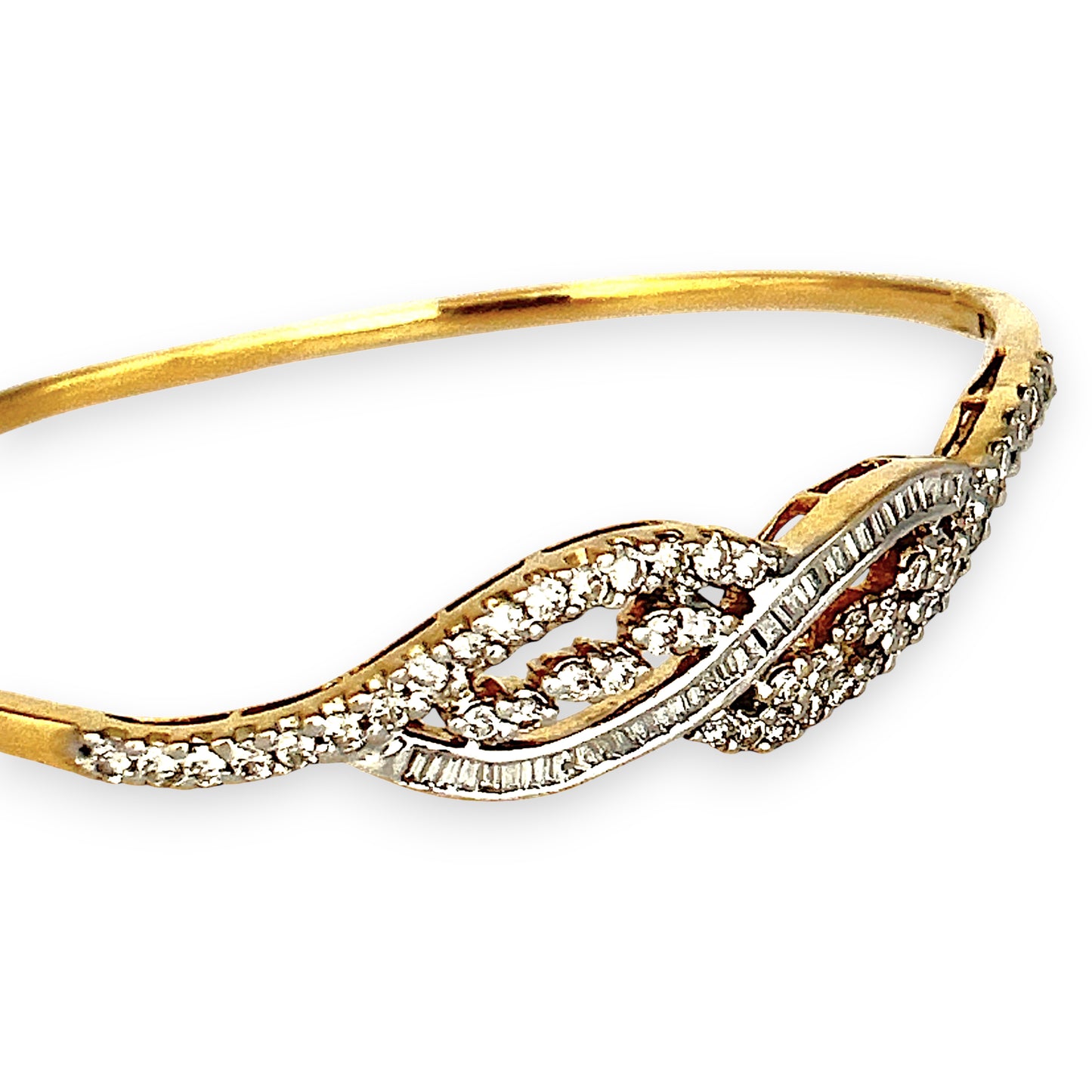 XMAS DEAL | 18kt Gold Diamond Infinity Bangle Valuation $9,500 TDW1.27ct.