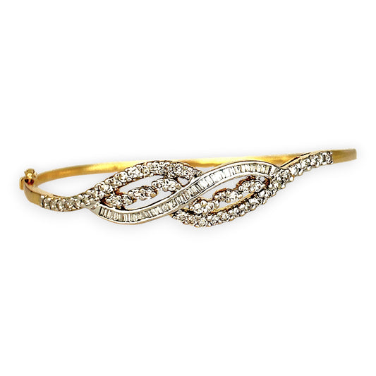 XMAS DEAL | 18kt Gold Diamond Infinity Bangle Valuation $9,500 TDW1.27ct.
