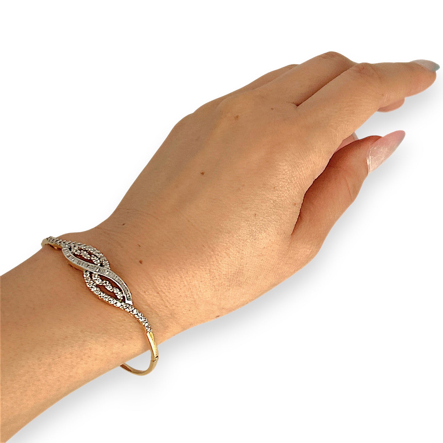 XMAS DEAL | 18kt Gold Diamond Infinity Bangle Valuation $9,500 TDW1.27ct.