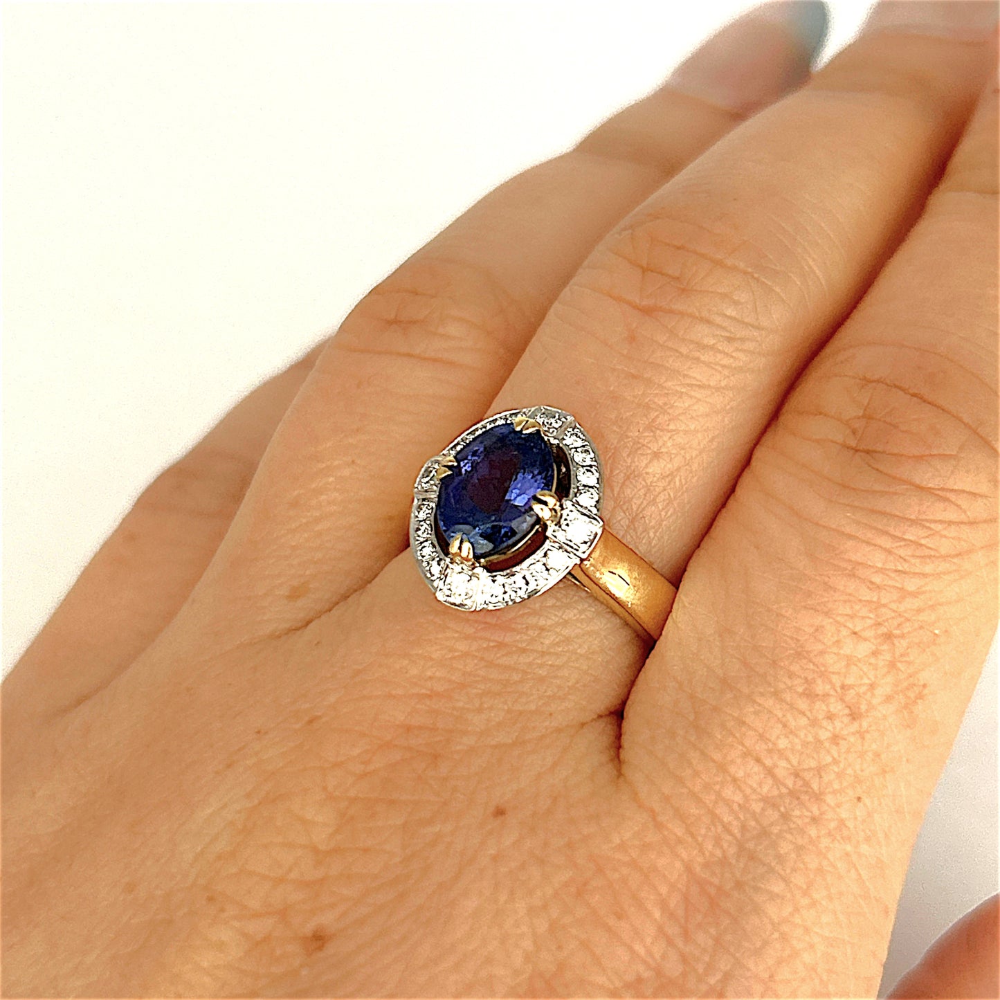 XMAS DEAL | 18kt Gold Twilight Bloom Tanzanite Ring Valuation $7,450