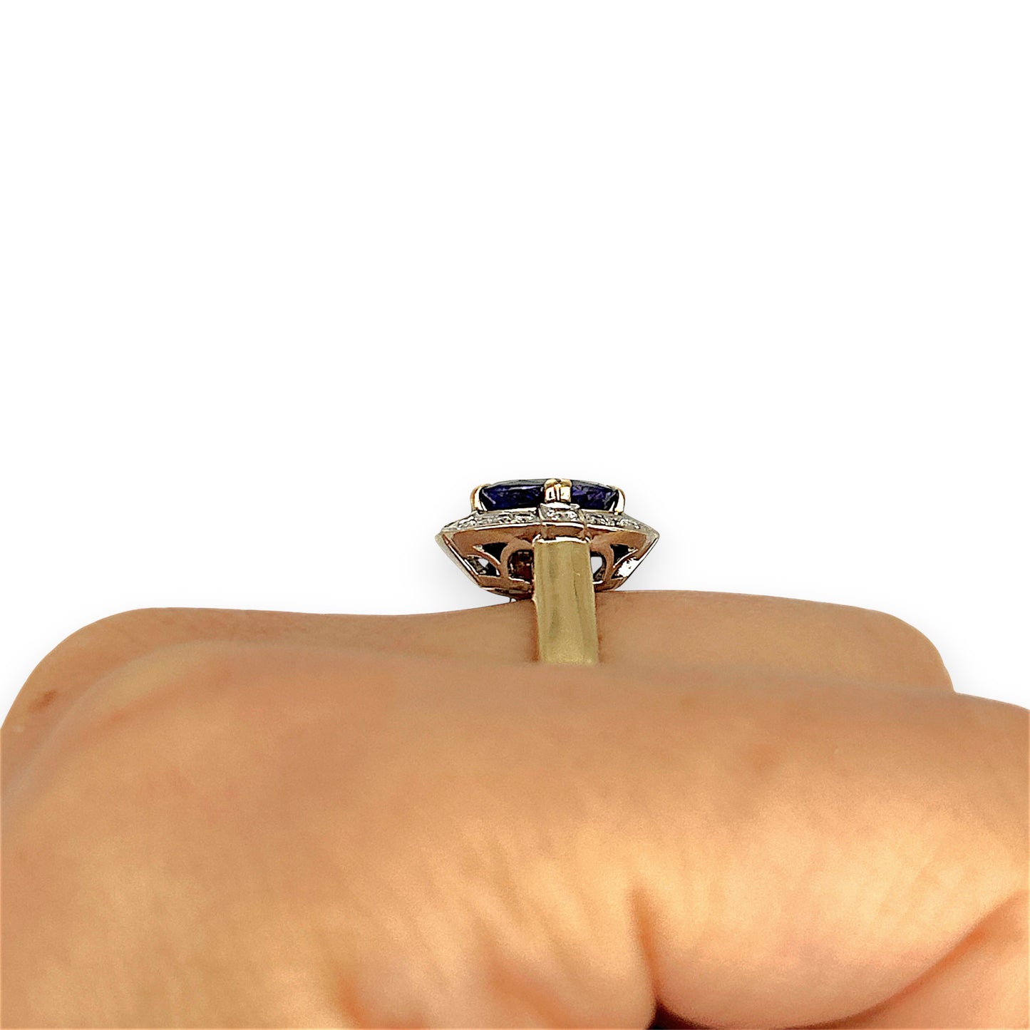 XMAS DEAL | 18kt Gold Twilight Bloom Tanzanite Ring Valuation $7,450