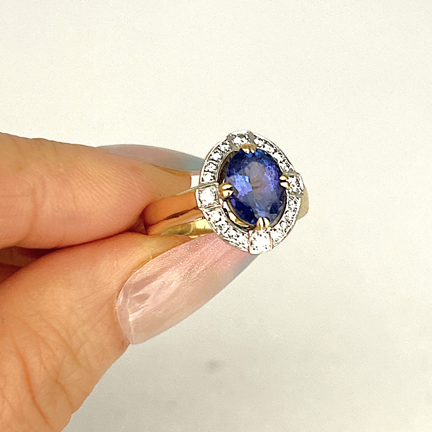 XMAS DEAL | 18kt Gold Twilight Bloom Tanzanite Ring Valuation $7,450