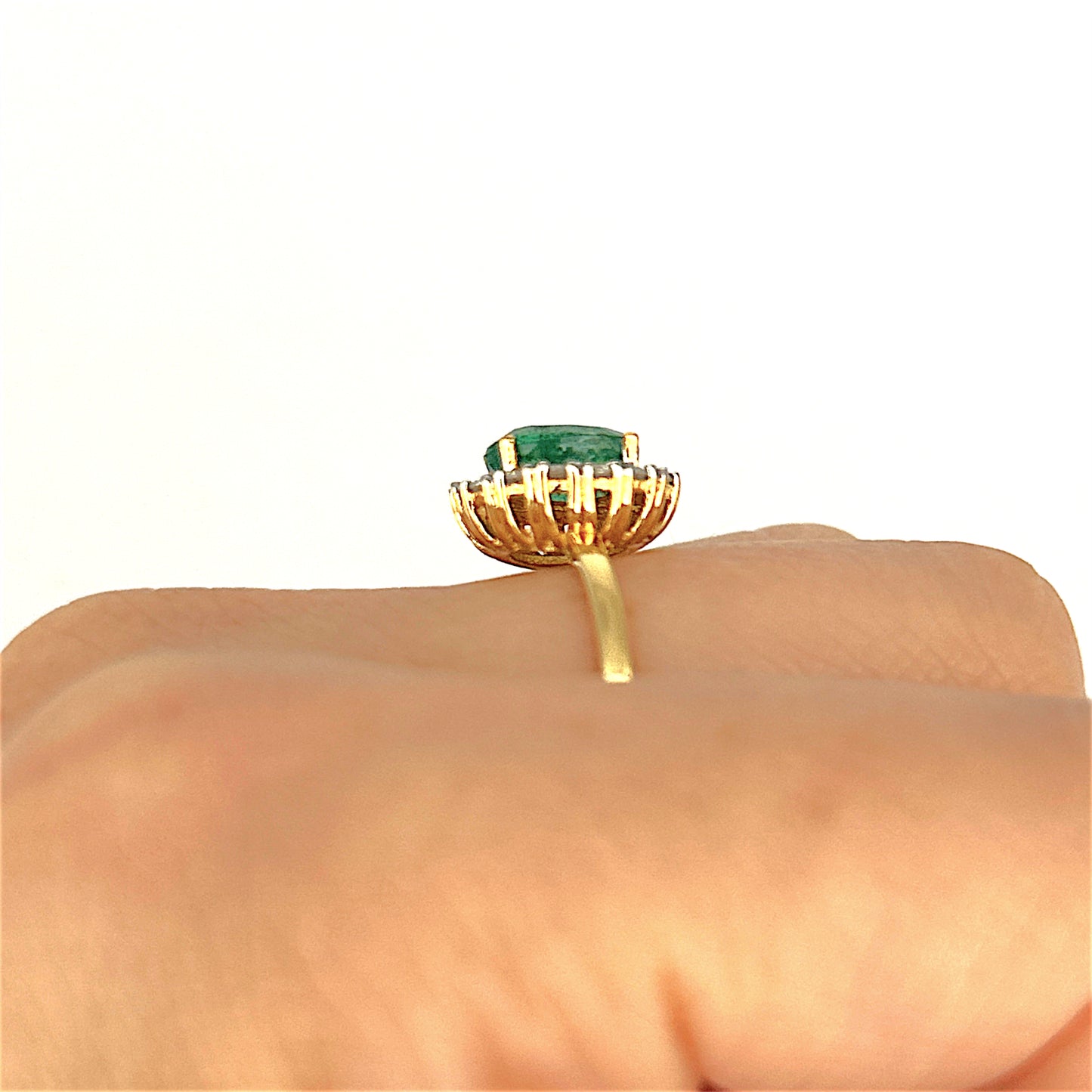 XMAS DEAL | 18kt Gold Emerald Halo Diamond Ring Valuation $5,300