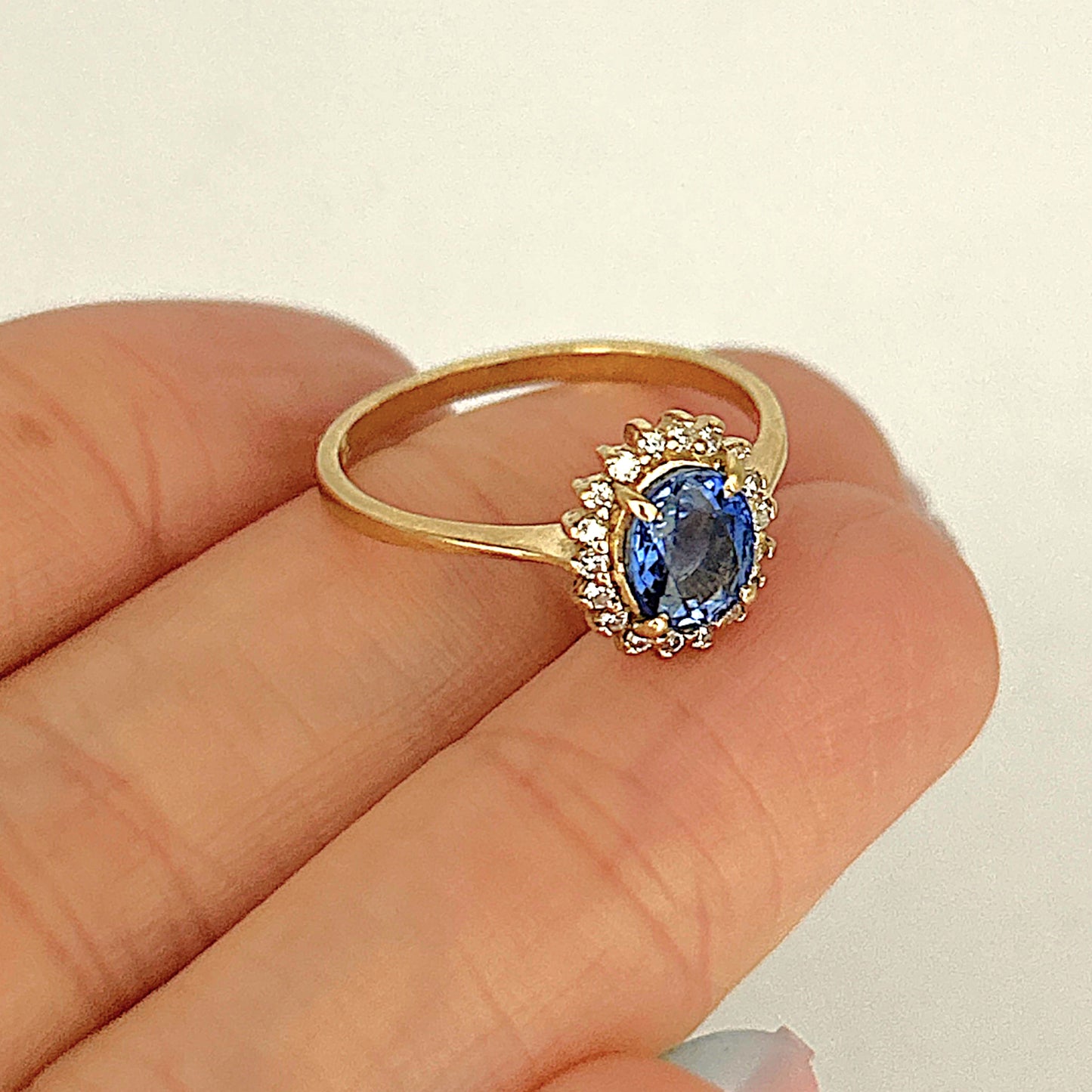 XMAS DEAL | 18kt Gold Midnight Radiance  Ring Valuation: $3,700