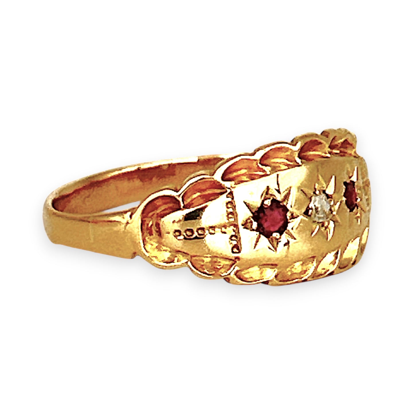 XMAS DEAL | 18kt Gold Solara Vintage Ring with Garnets & Diamond Size Q