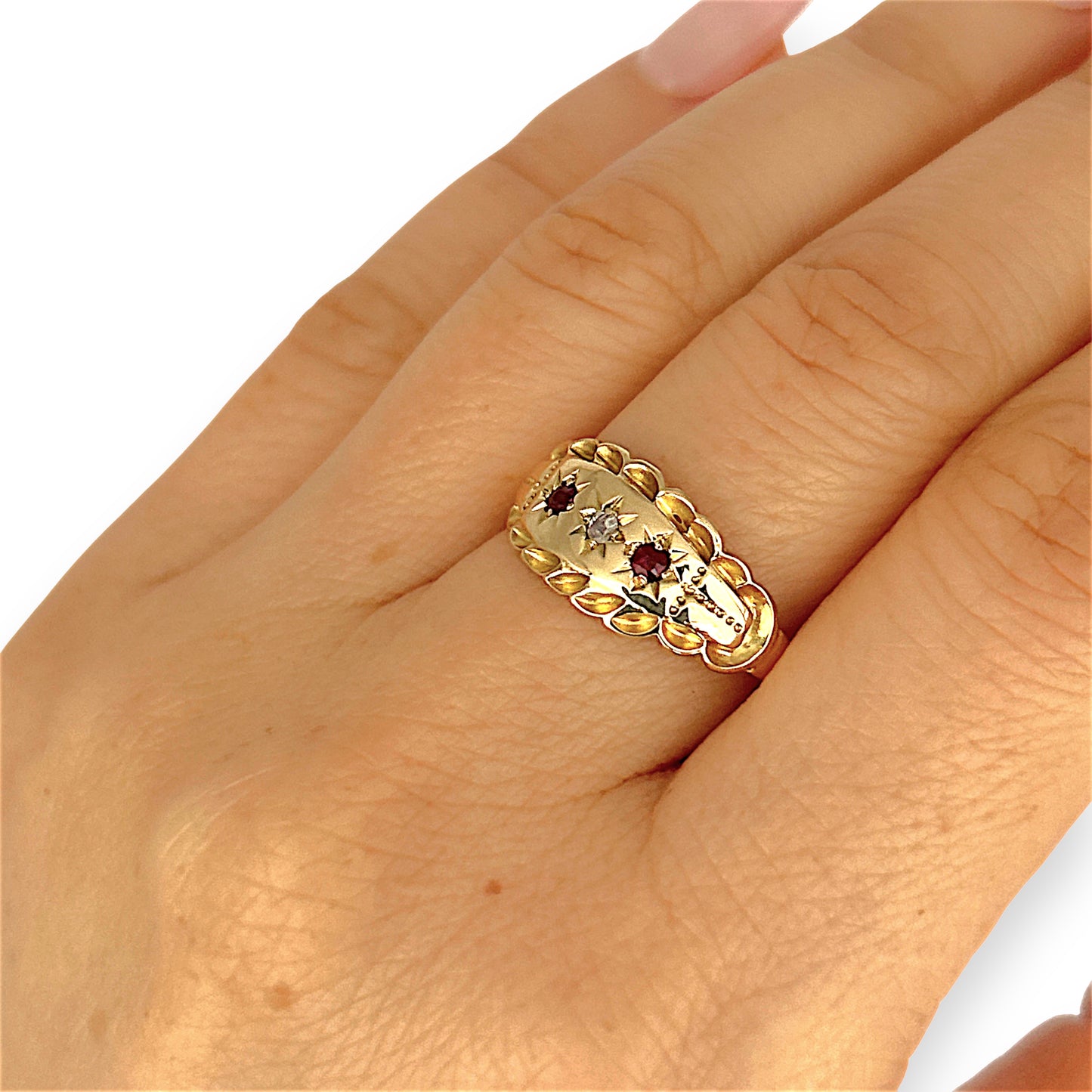 XMAS DEAL | 18kt Gold Solara Vintage Ring with Garnets & Diamond Size Q