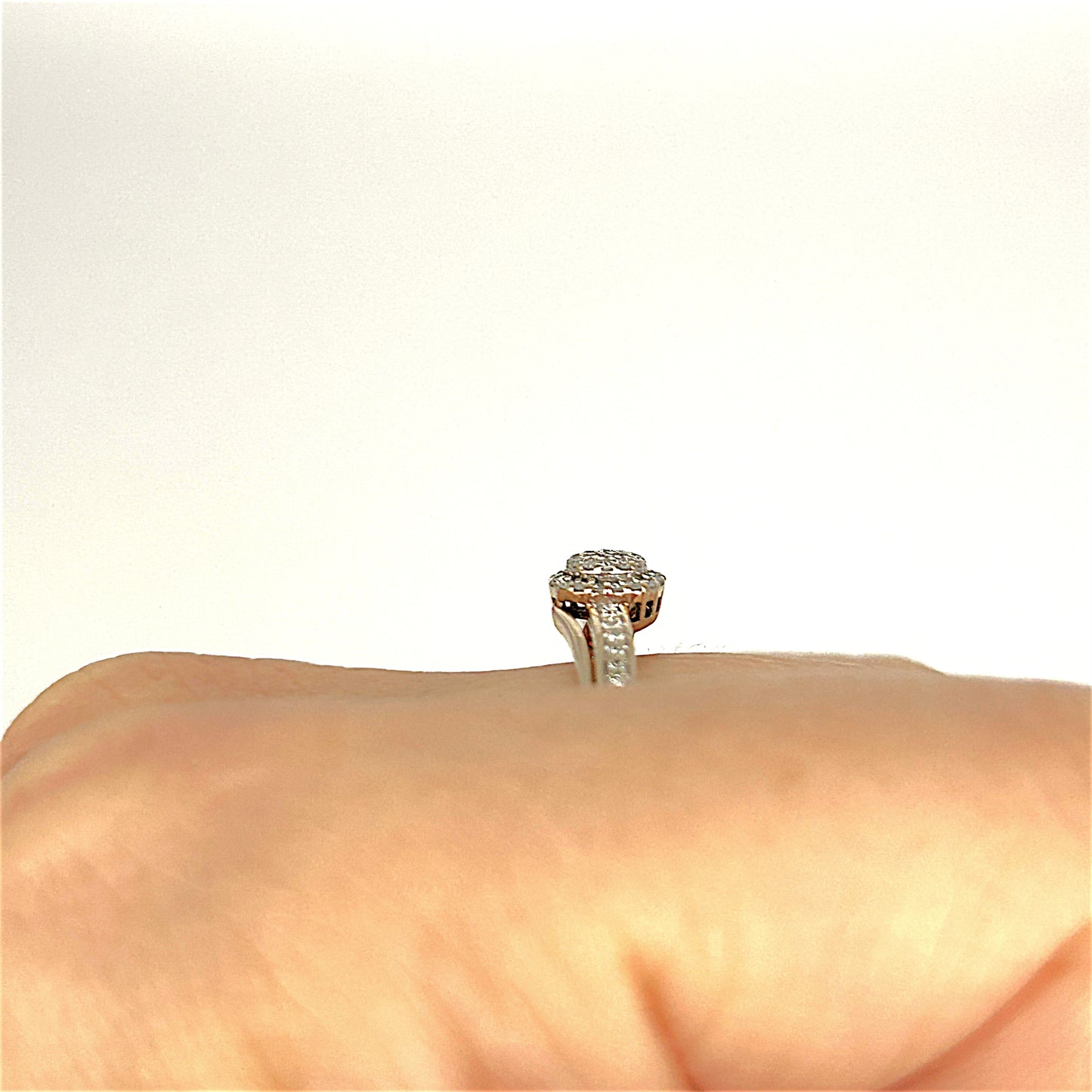 GOLD DEAL | 9ct Gold Étoile Cluster Ring TDW 0.25ct. Size O